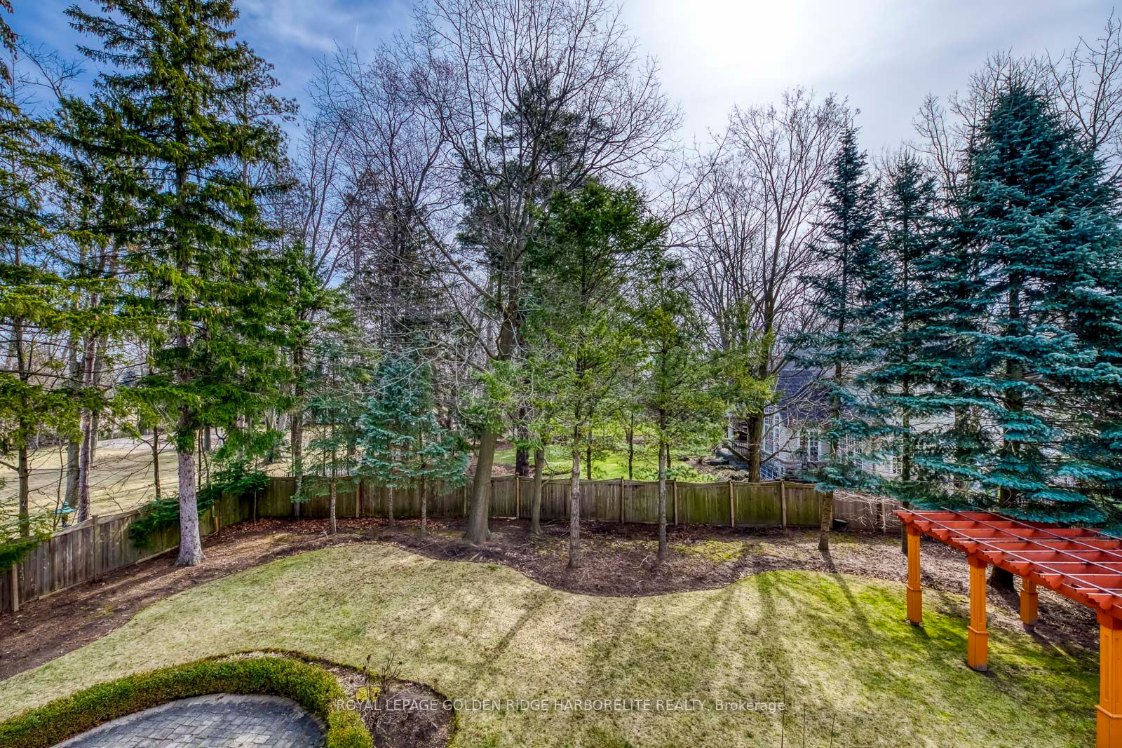 376 Lakeshore Rd W