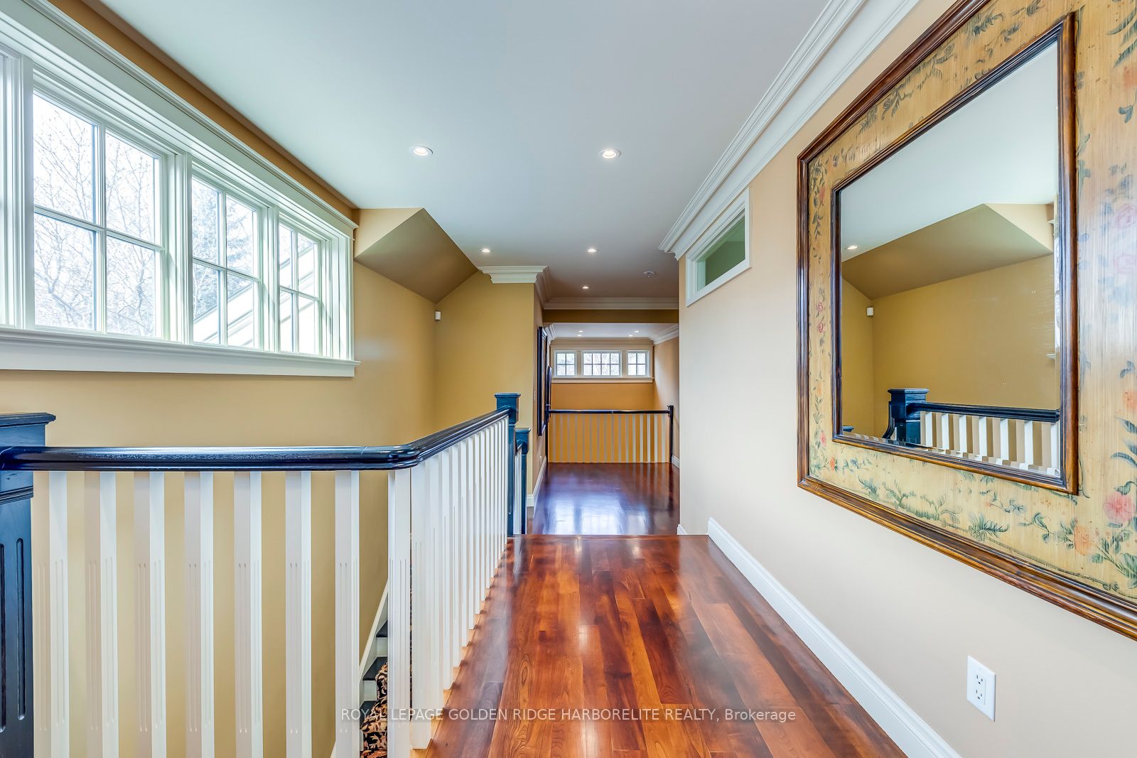 376 Lakeshore Rd W