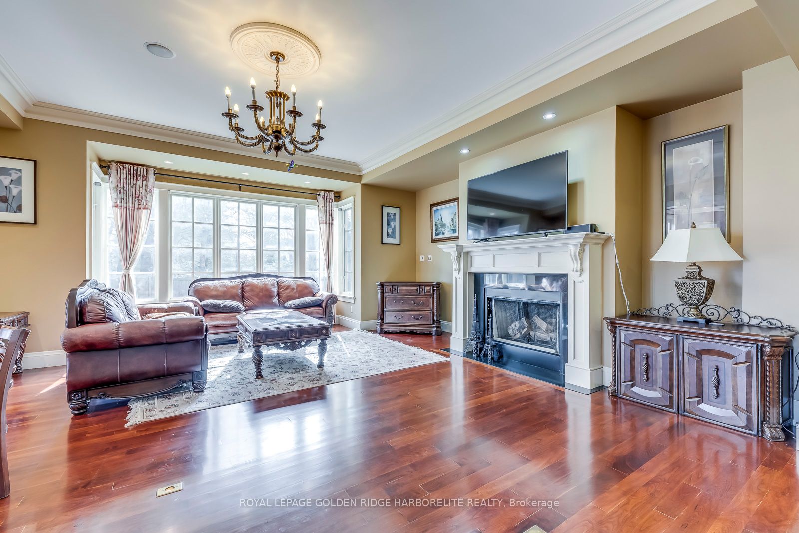 376 Lakeshore Rd W