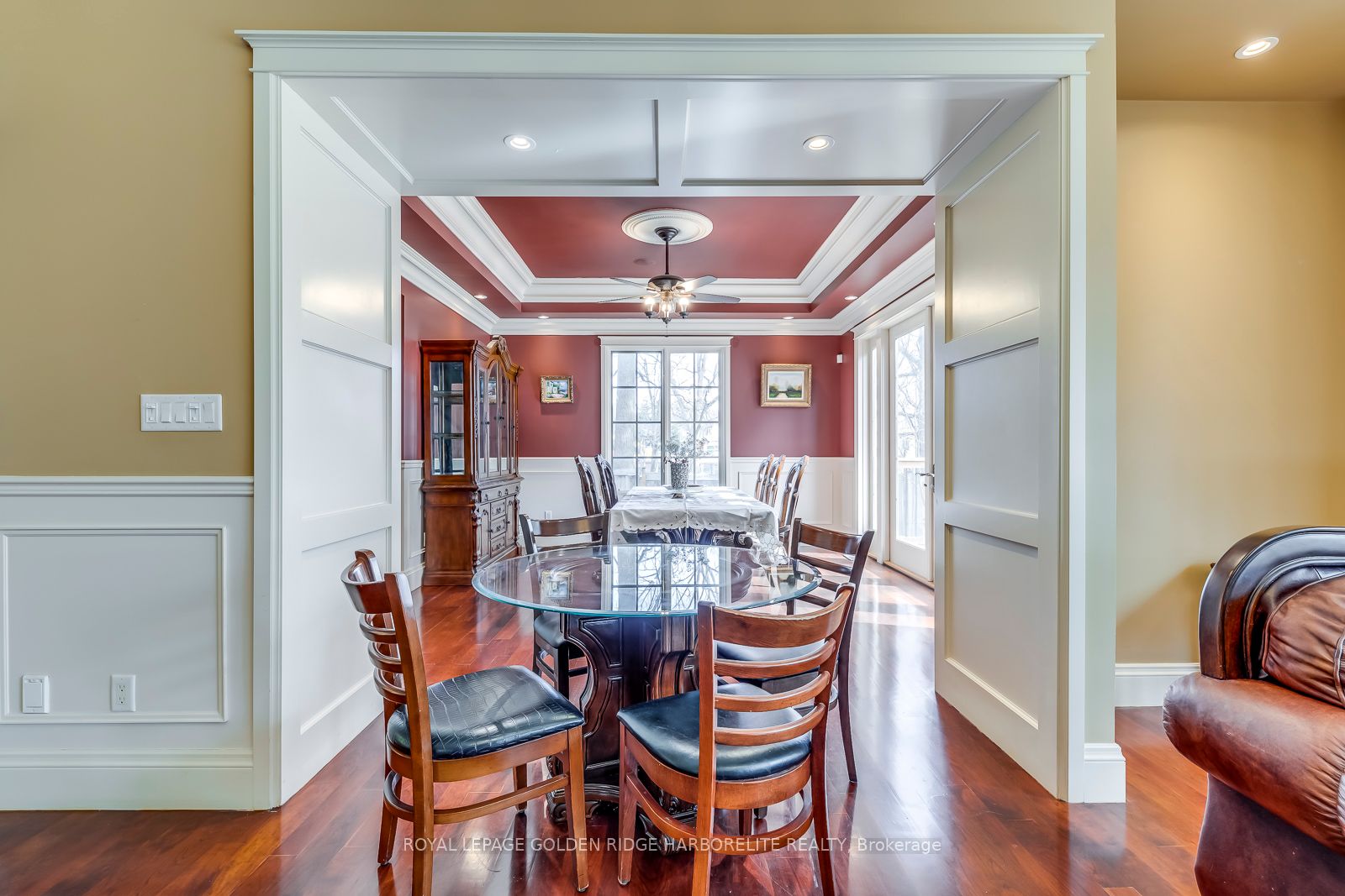 376 Lakeshore Rd W