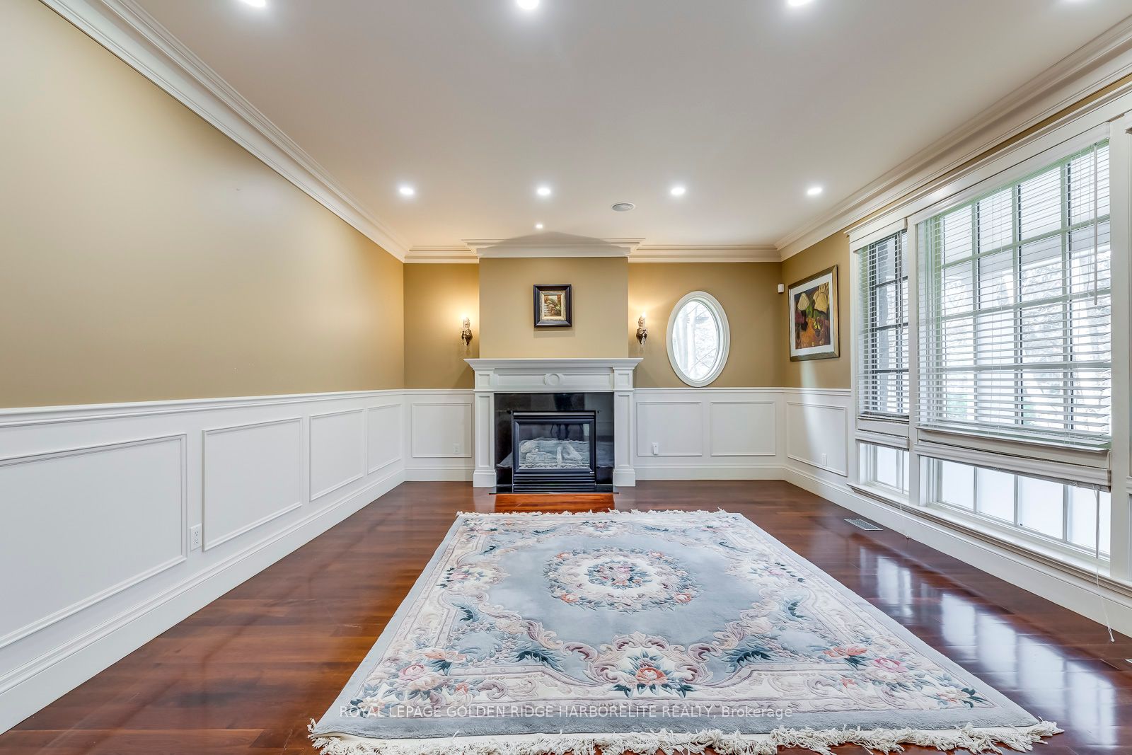 376 Lakeshore Rd W