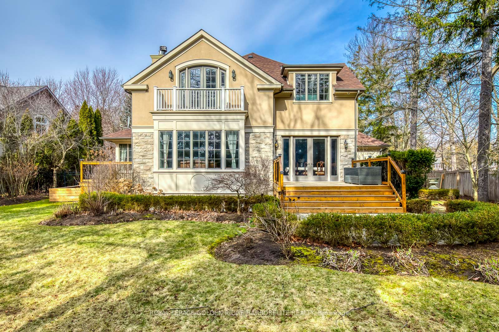 376 Lakeshore Rd W