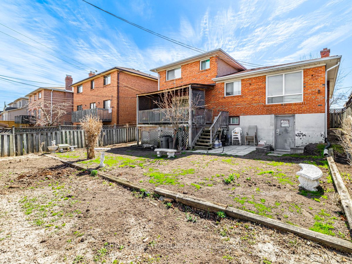 30 Lilac Ave