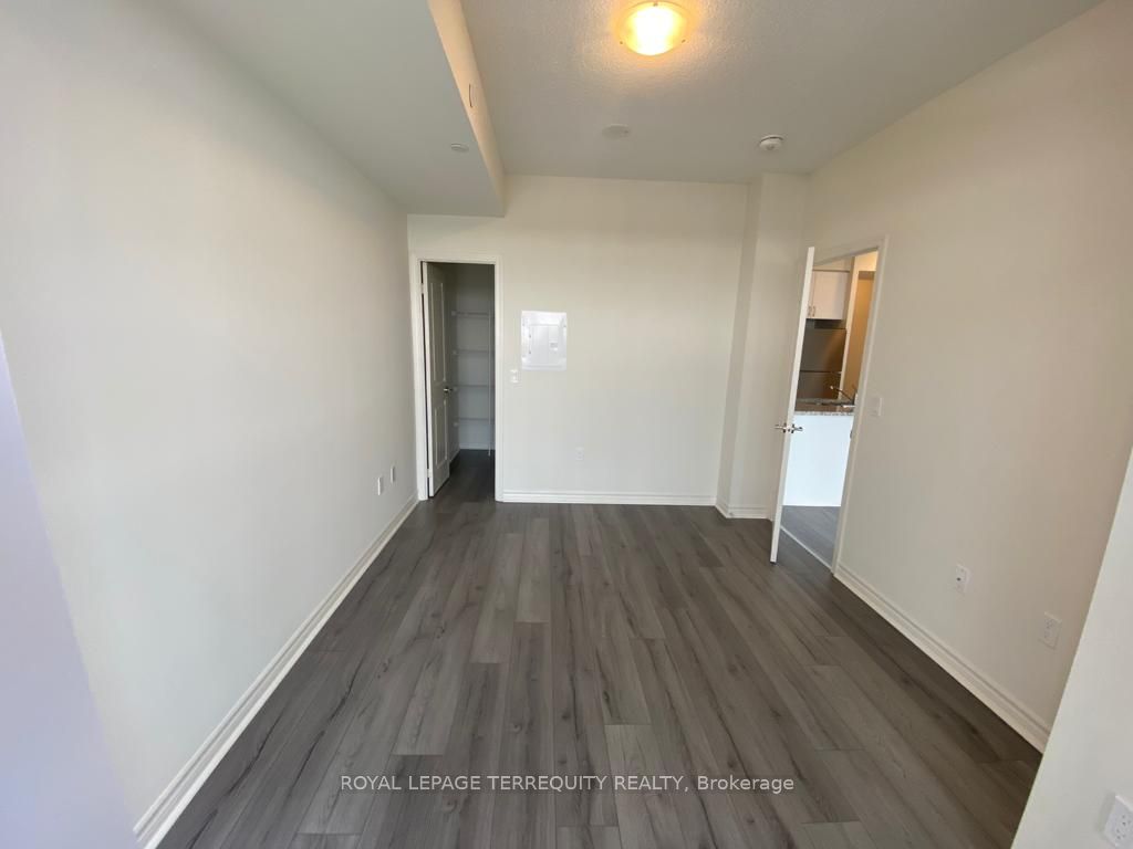 349 Rathburn Road W, #1819