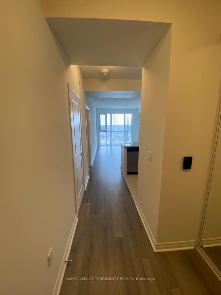 349 Rathburn Road W, #1819