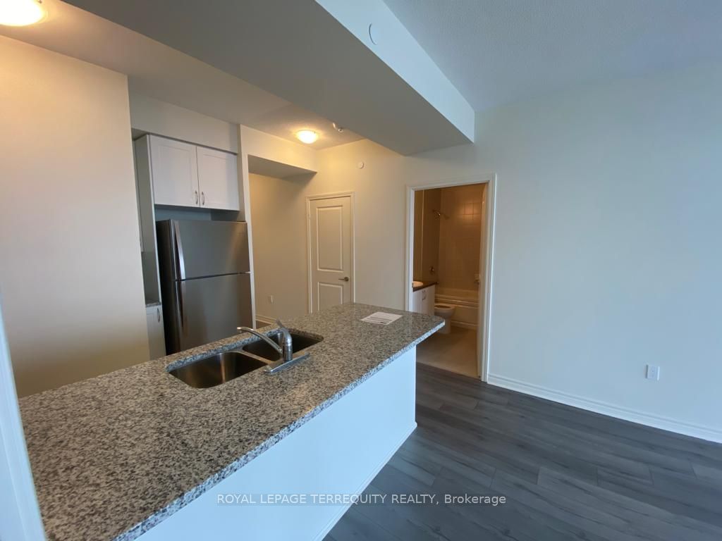 349 Rathburn Road W, #1819