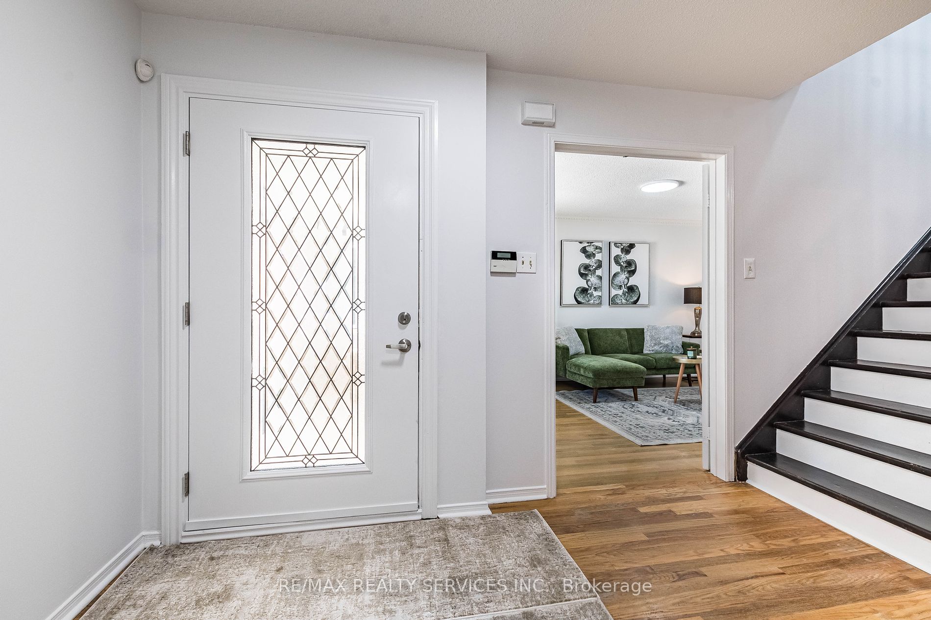 10 Nuttall St