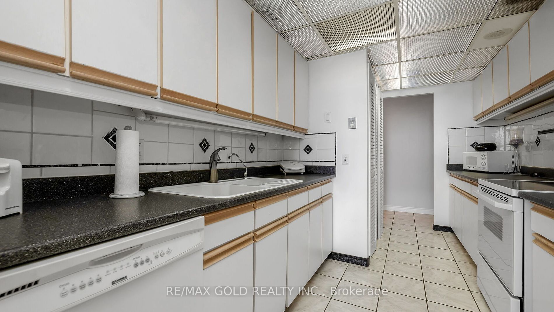 3650 Kaneff Crescent, #3106