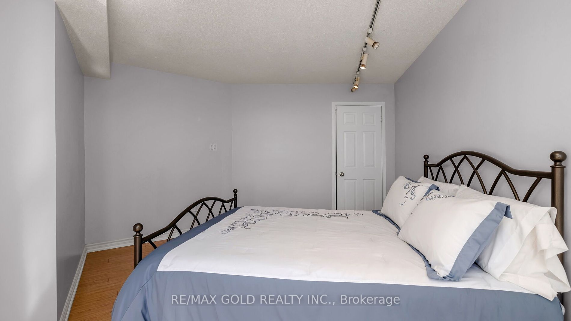 3650 Kaneff Crescent, #3106