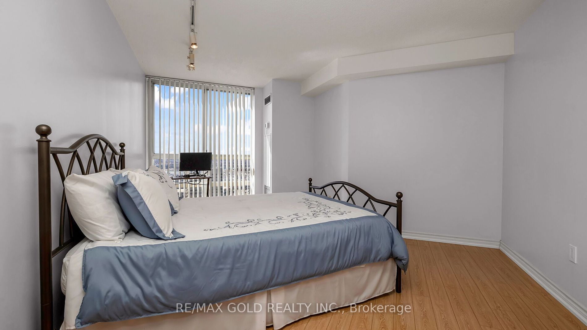 3650 Kaneff Crescent, #3106