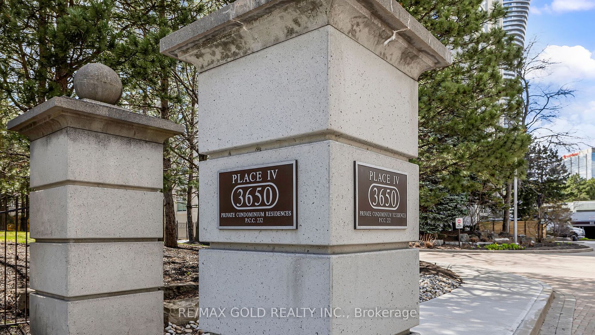 3650 Kaneff Crescent, #3106
