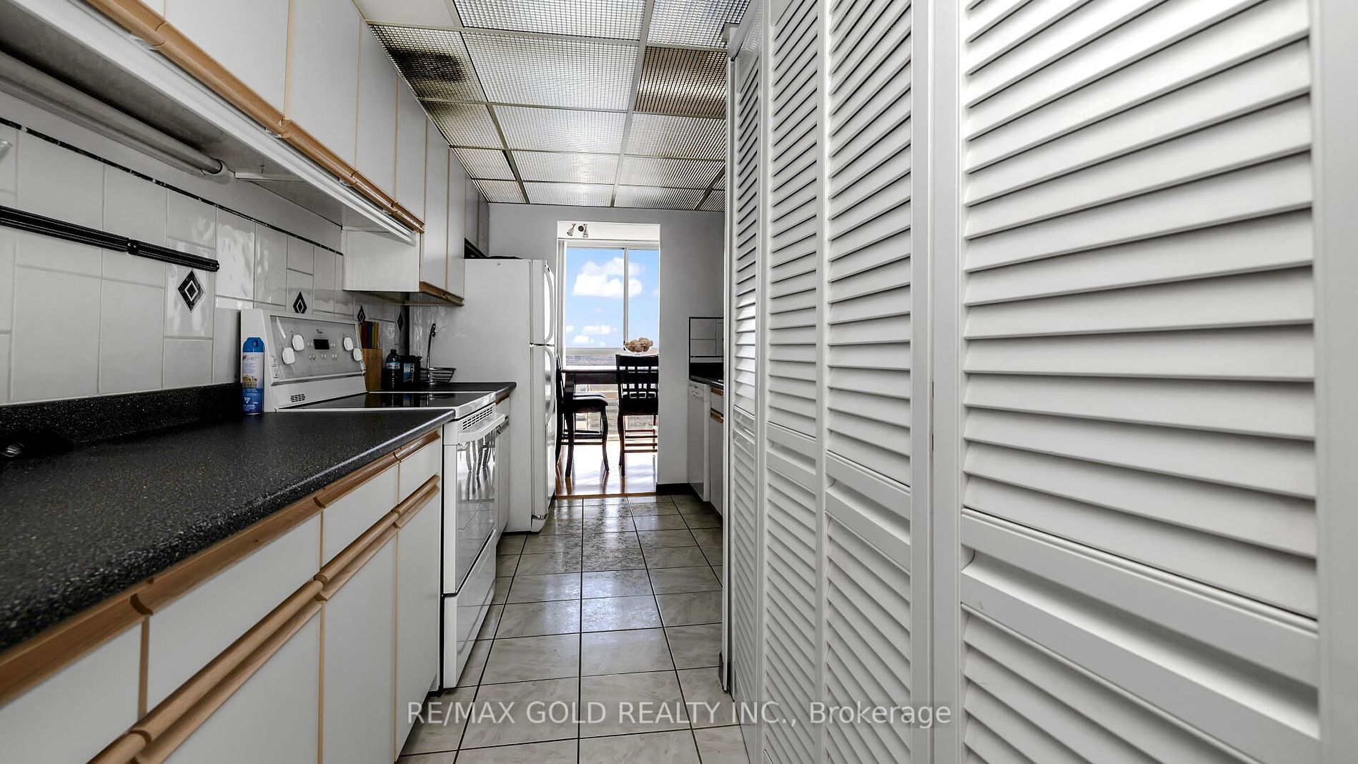 3650 Kaneff Crescent, #3106