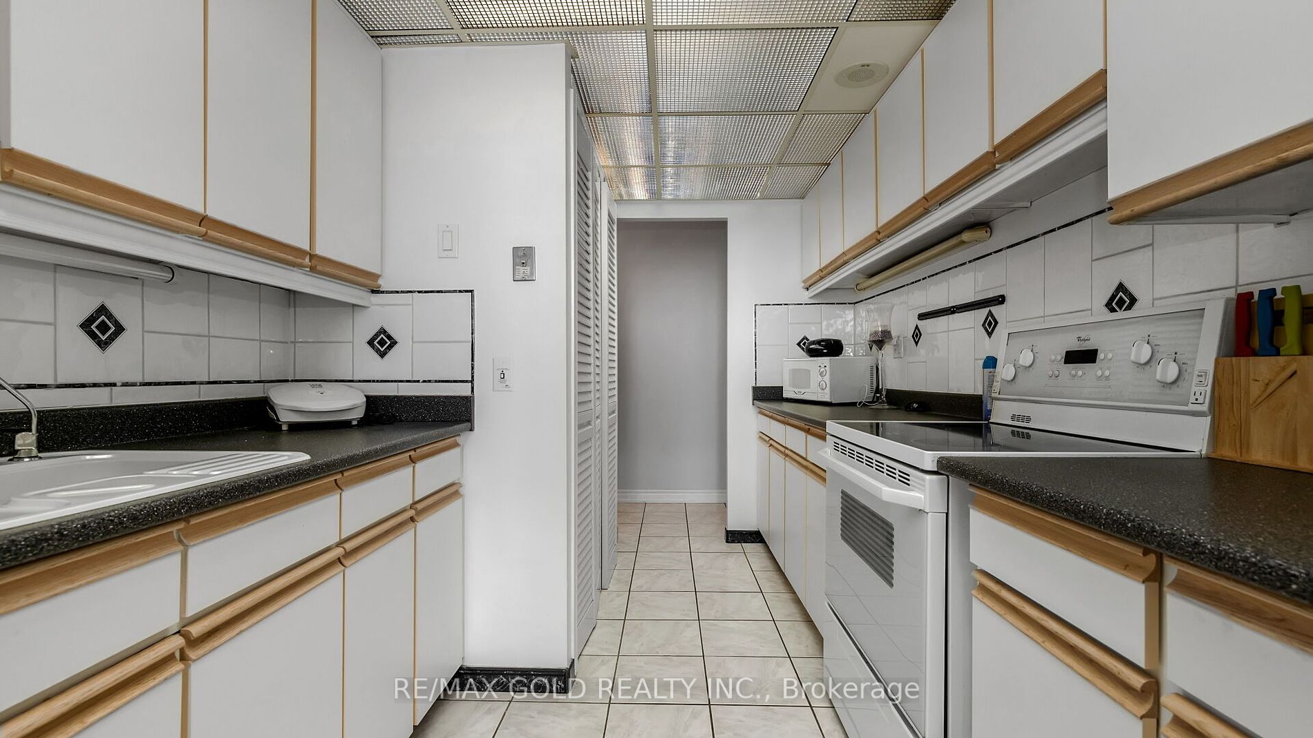 3650 Kaneff Crescent, #3106
