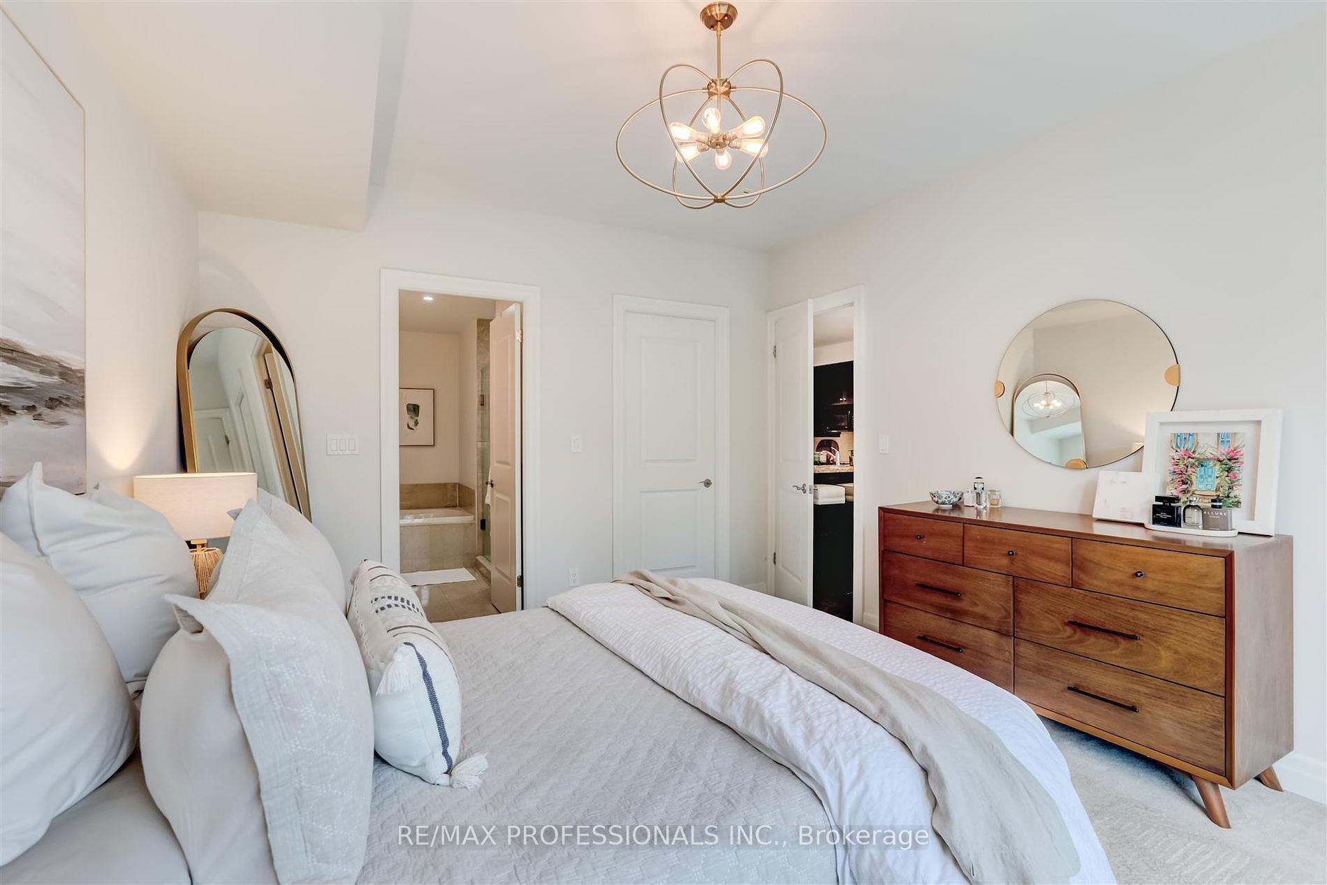2855 Bloor Street W #311