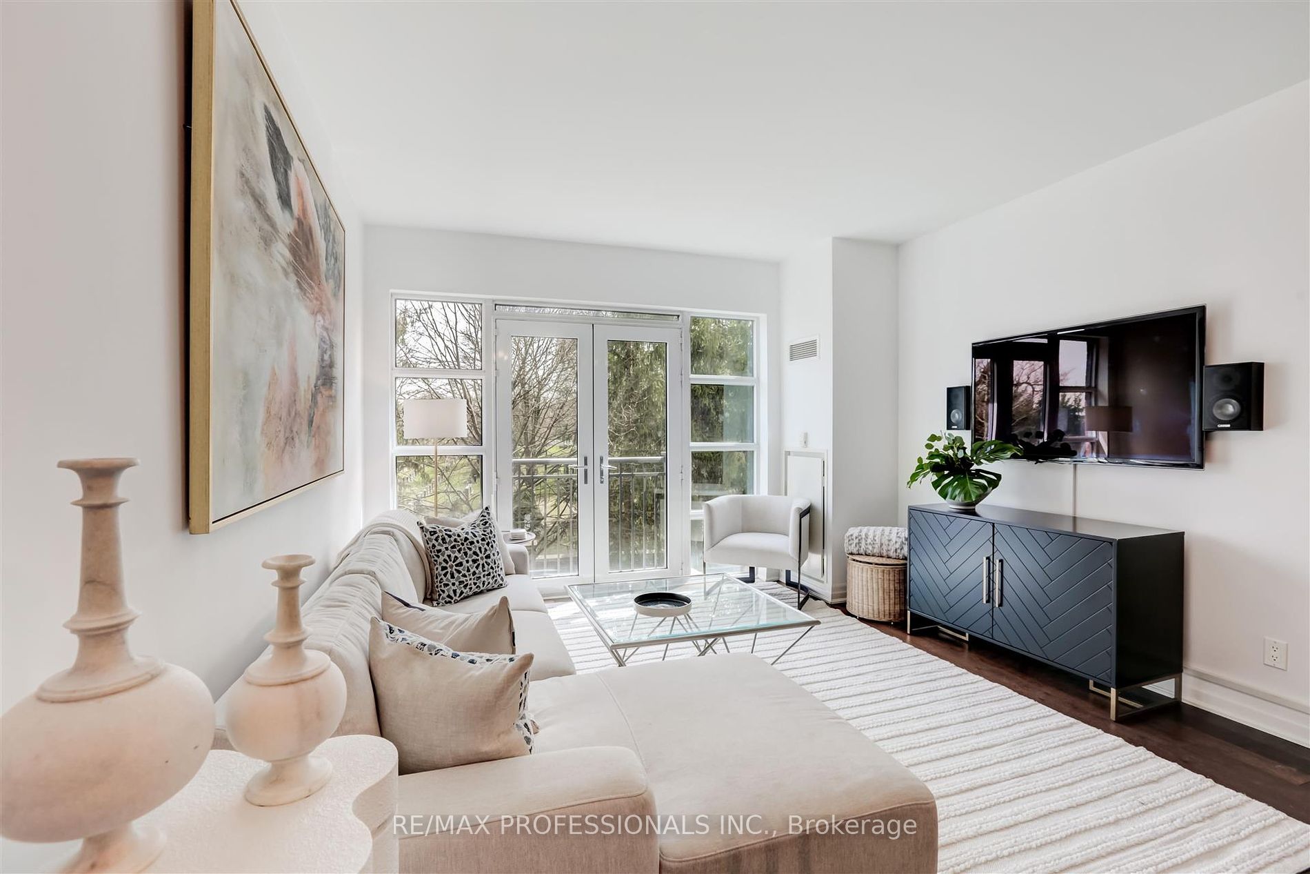 2855 Bloor Street W #311