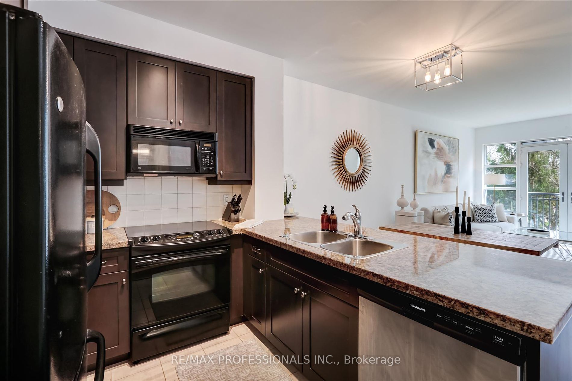 2855 Bloor Street W #311