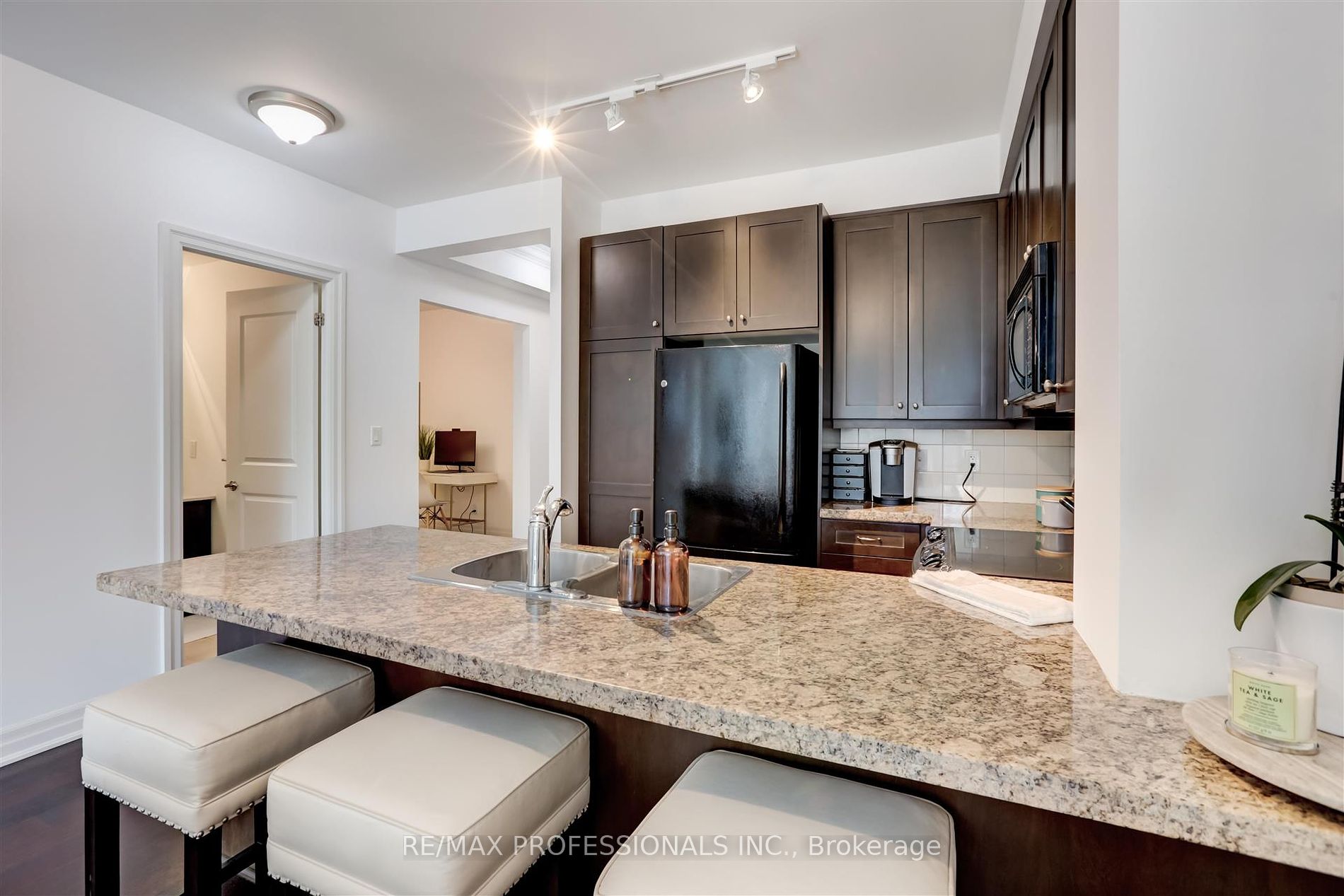 2855 Bloor Street W #311