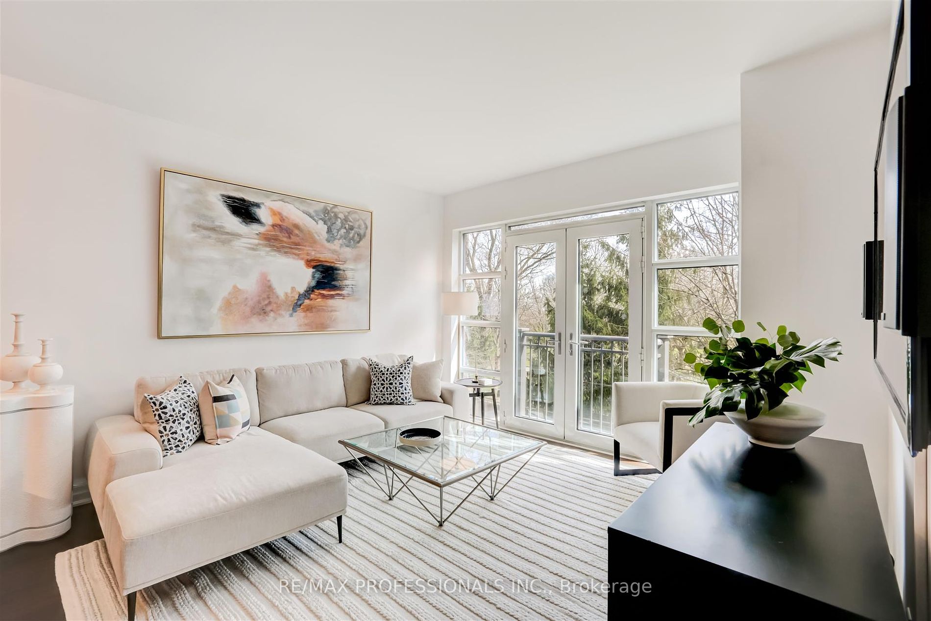 2855 Bloor Street W #311