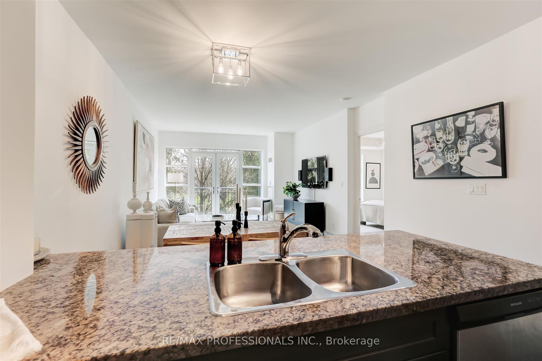 2855 Bloor Street W #311