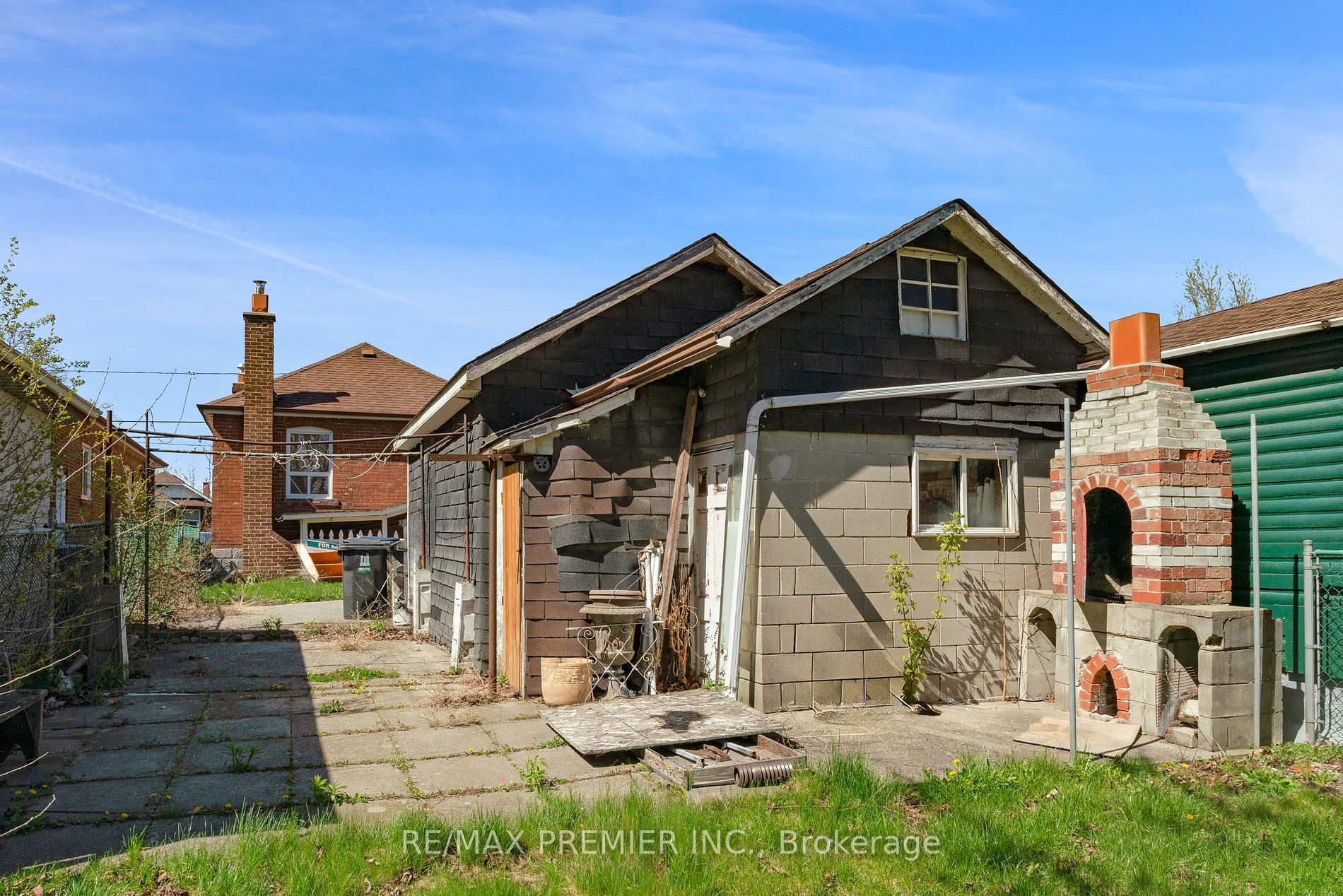 125 Foxwell St