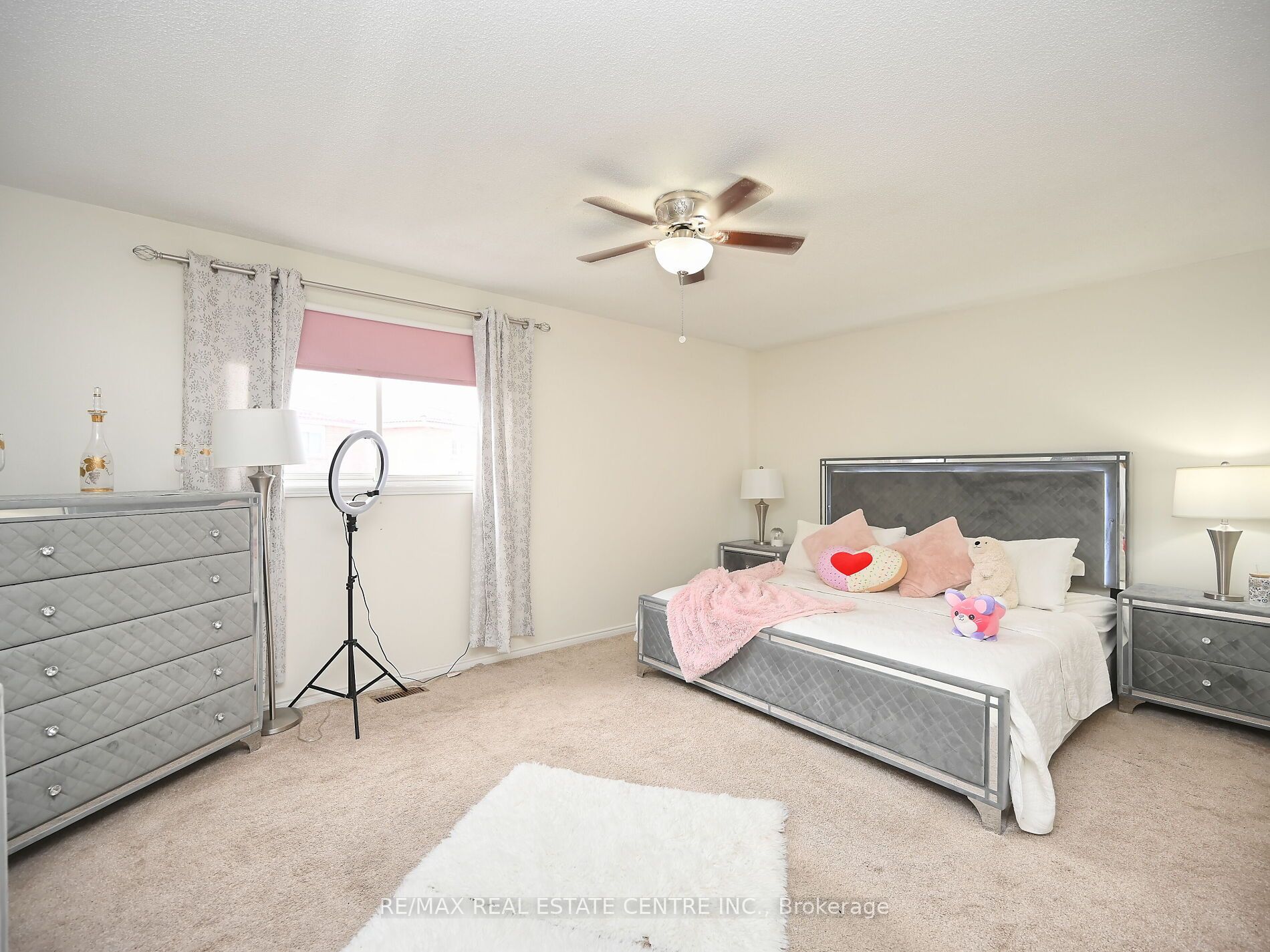 4326 Waterford Cres