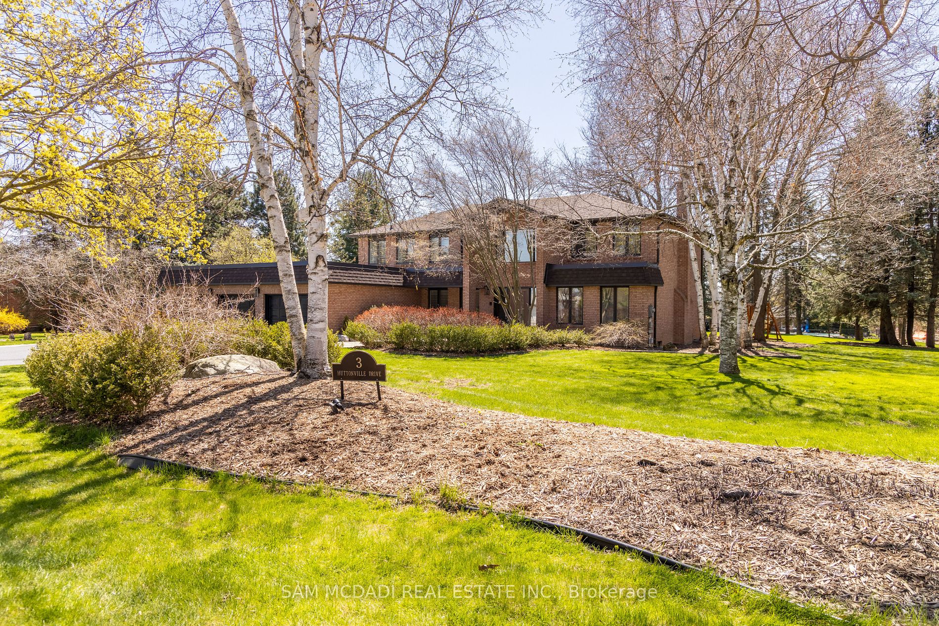 3 Huttonville Dr