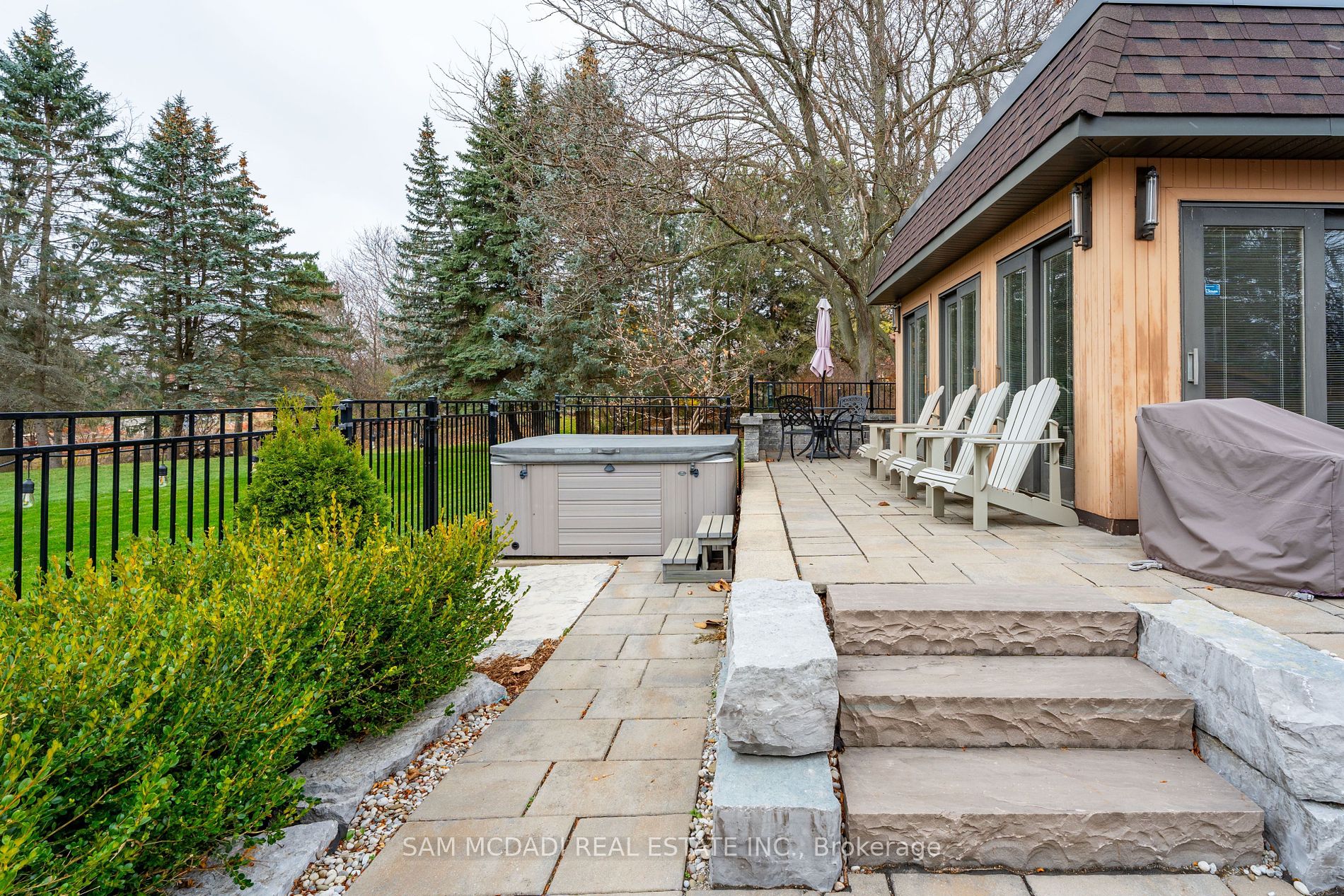 3 Huttonville Dr