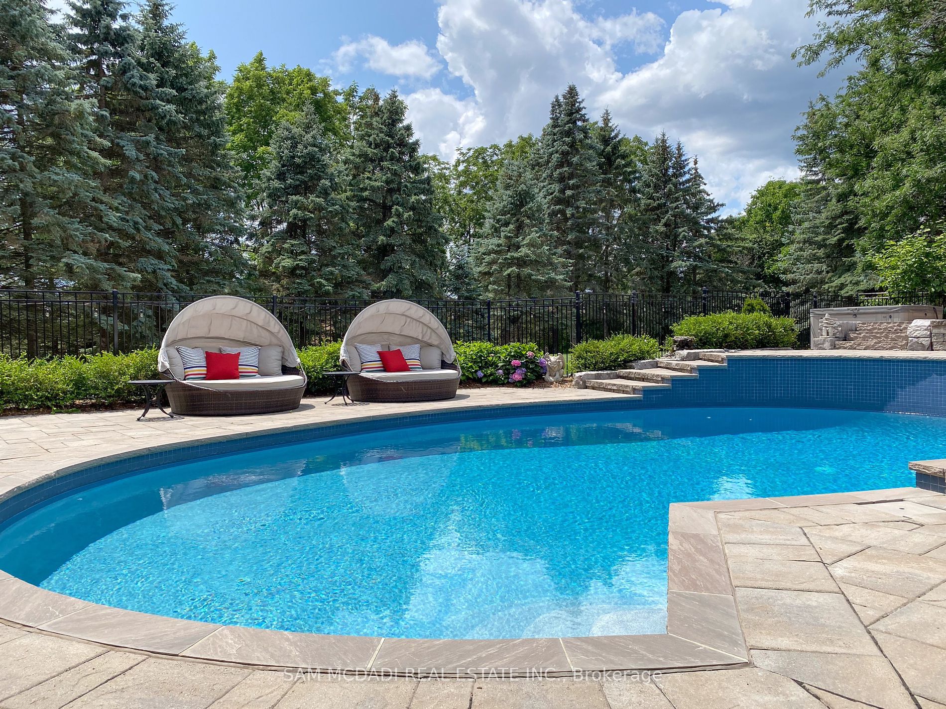 3 Huttonville Dr