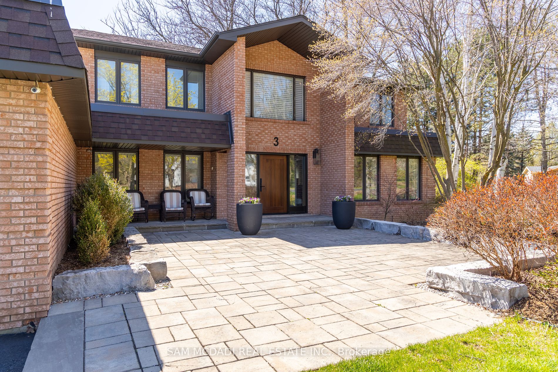3 Huttonville Dr