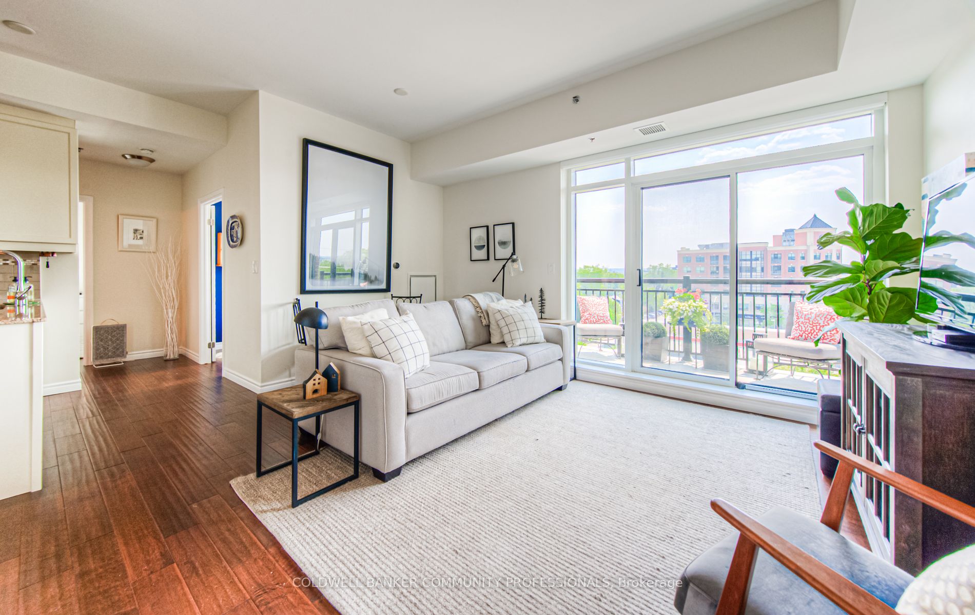 34 Plains Rd E, #501