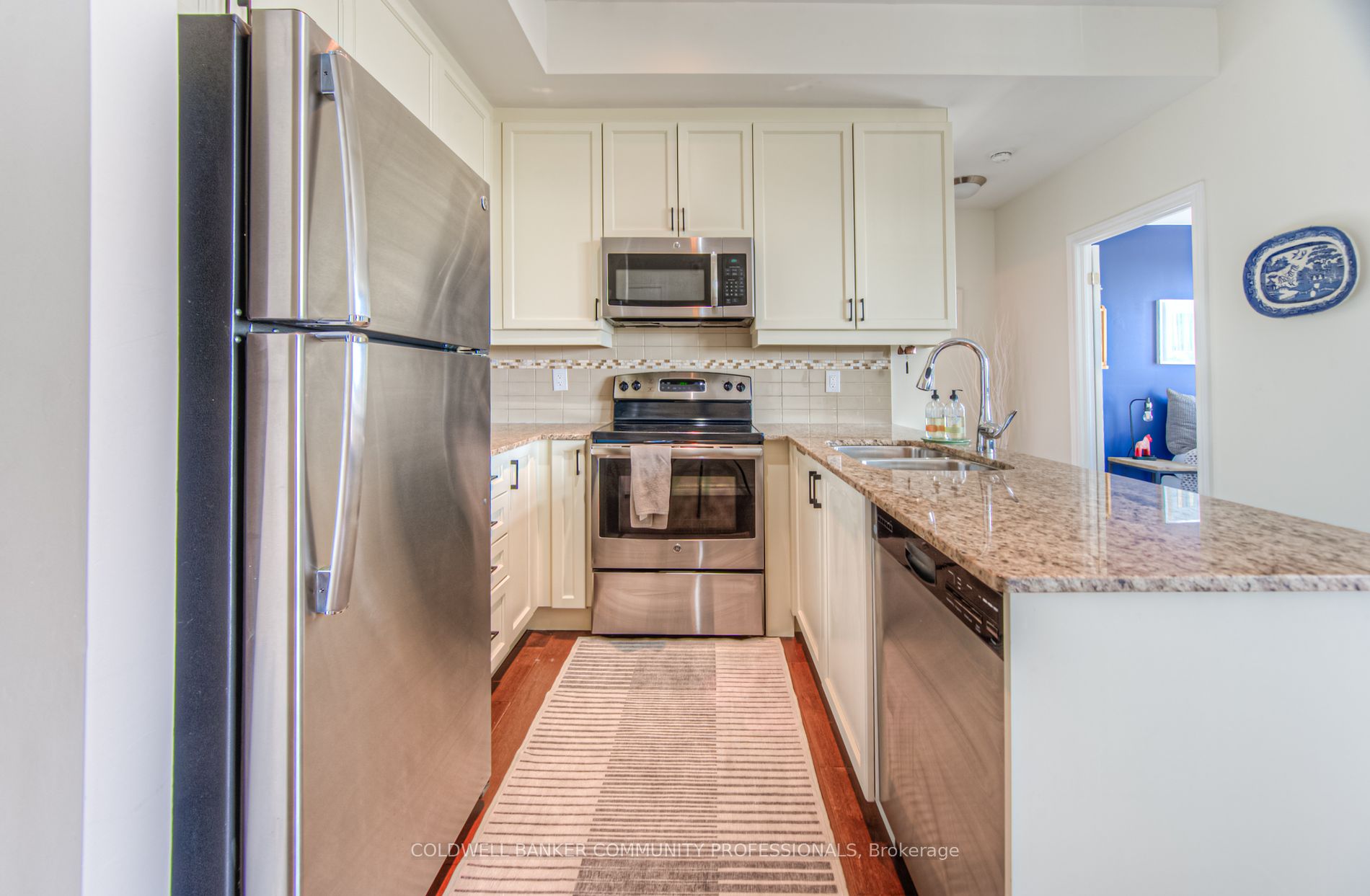 34 Plains Rd E, #501
