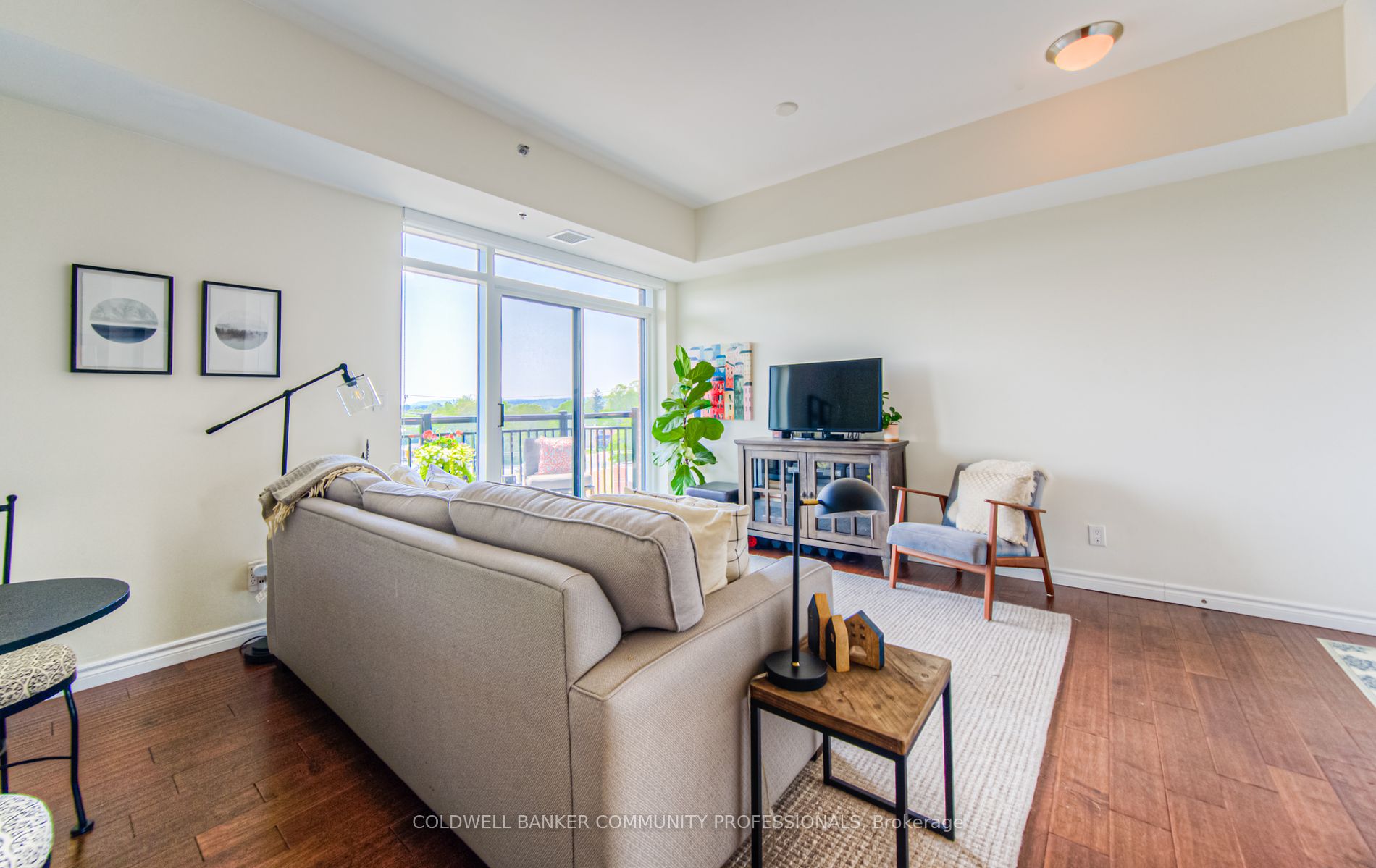 34 Plains Rd E, #501