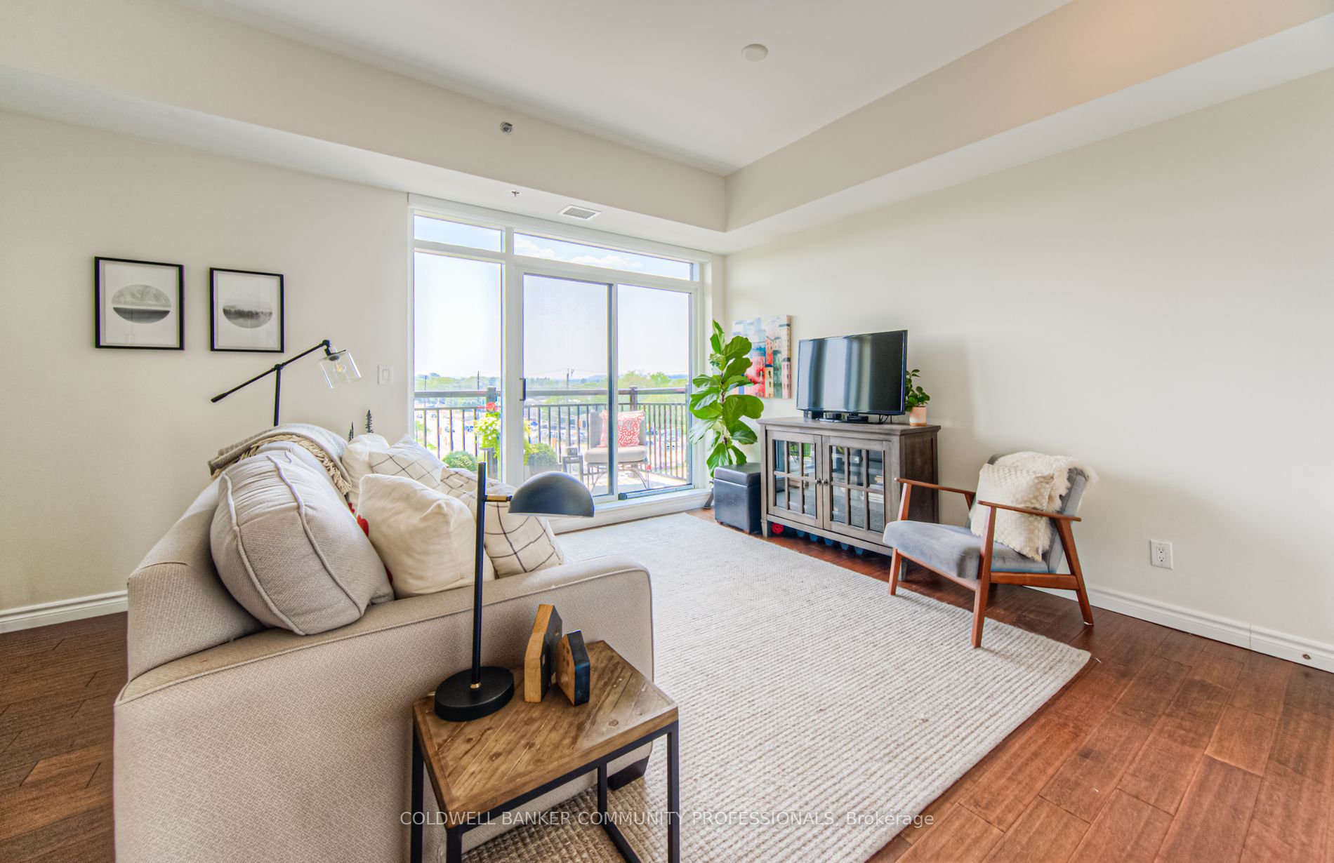 34 Plains Rd E, #501