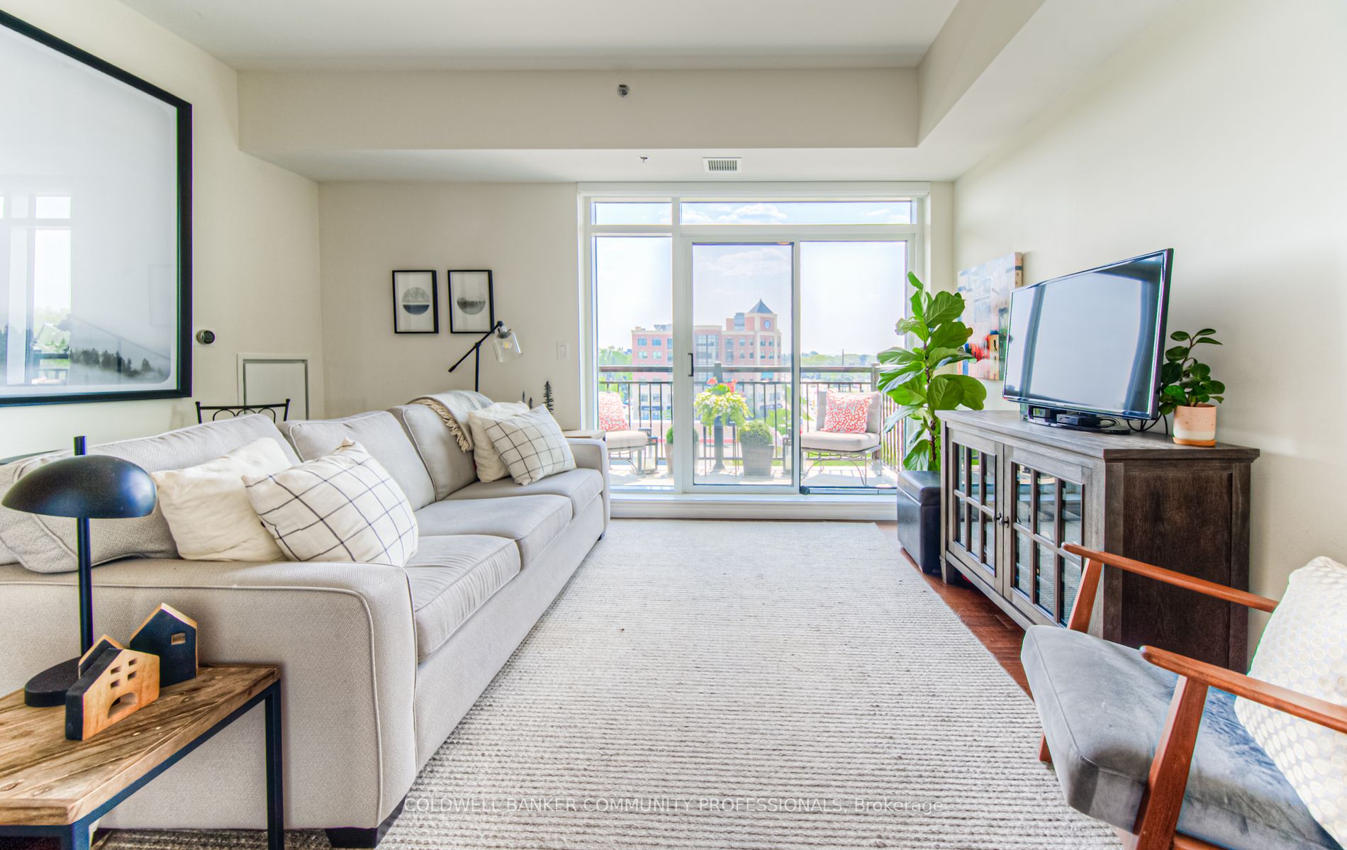 34 Plains Rd E, #501