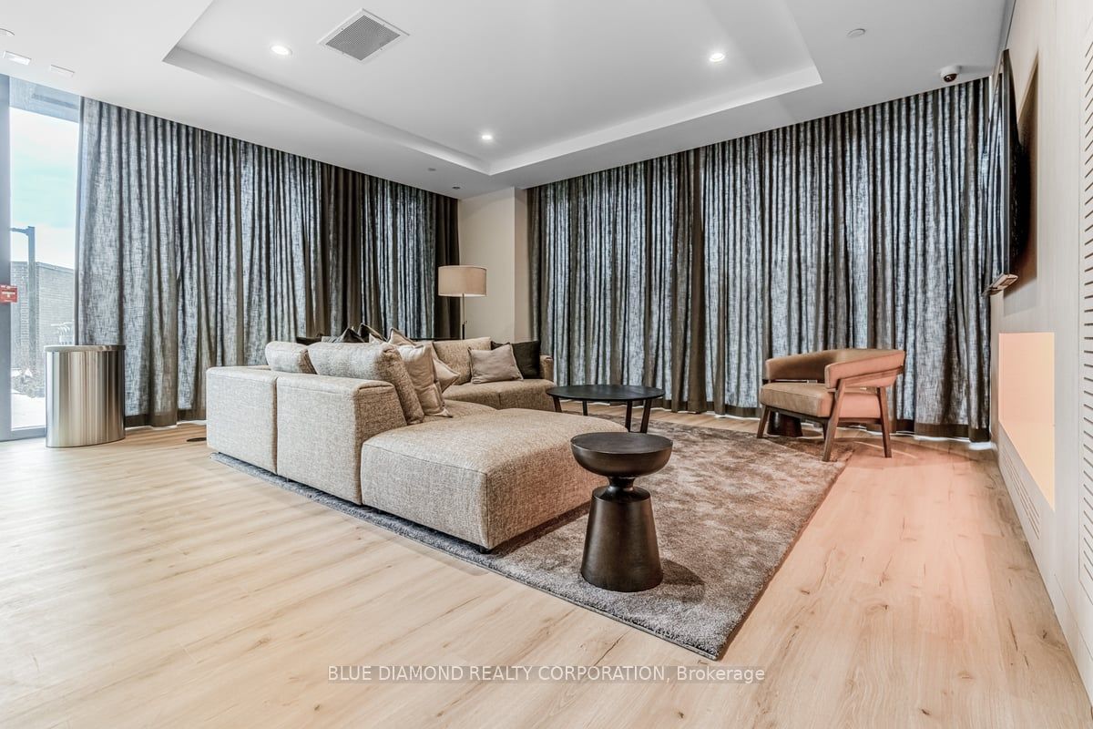 225 VETERANS Dr, #704