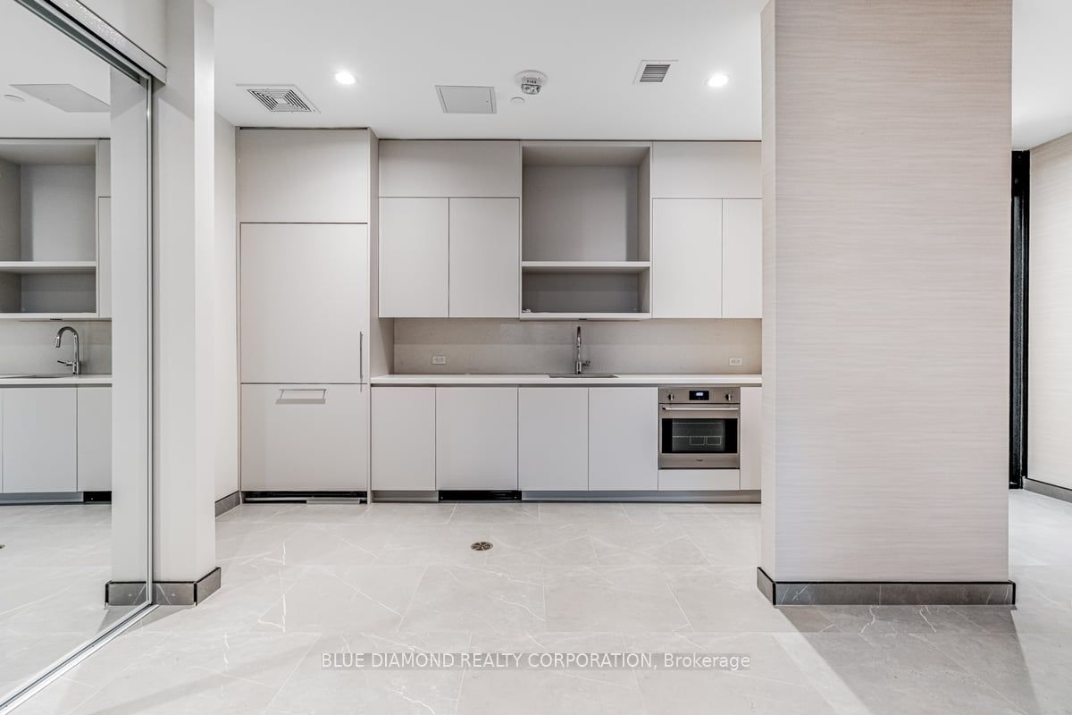 225 VETERANS Dr, #704