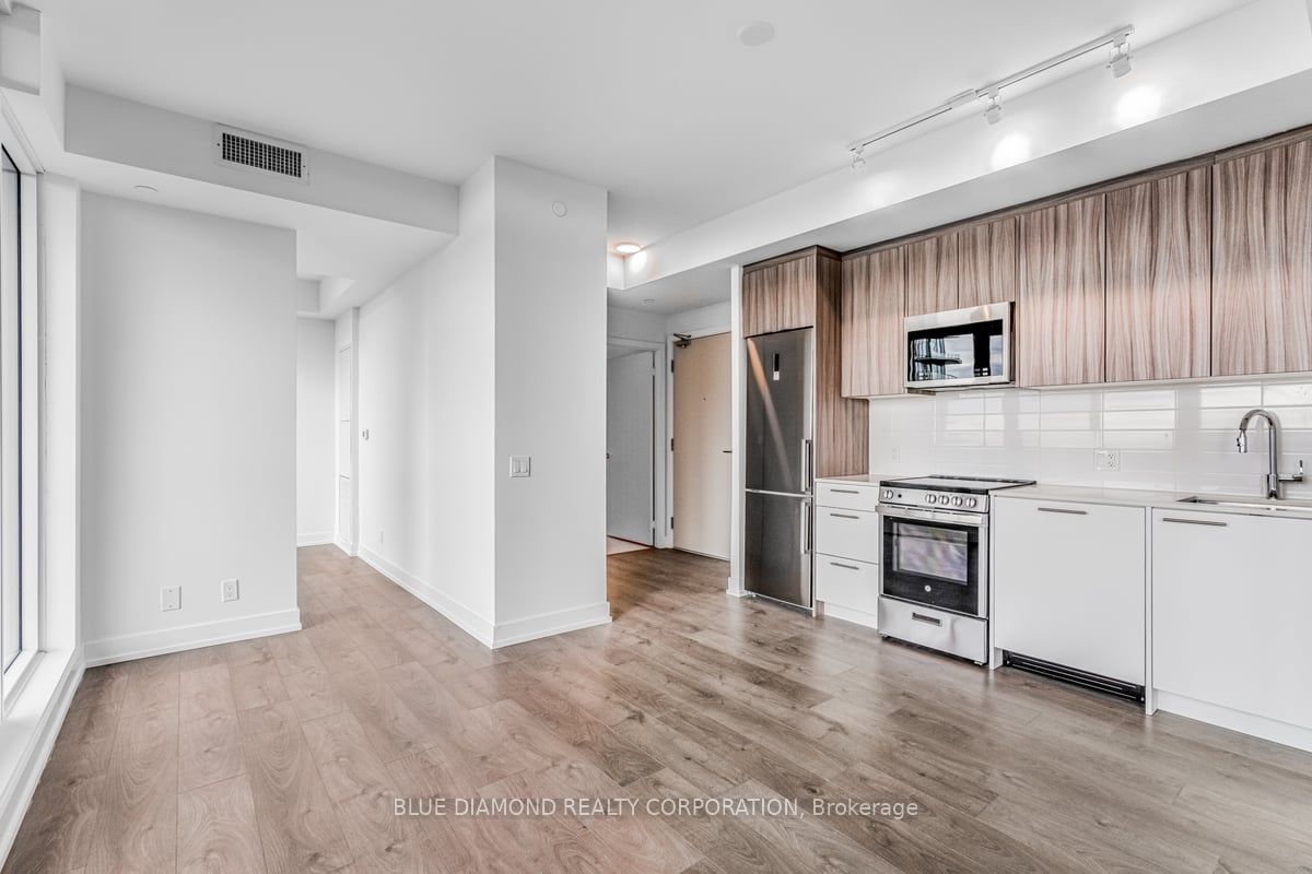 225 VETERANS Dr, #704