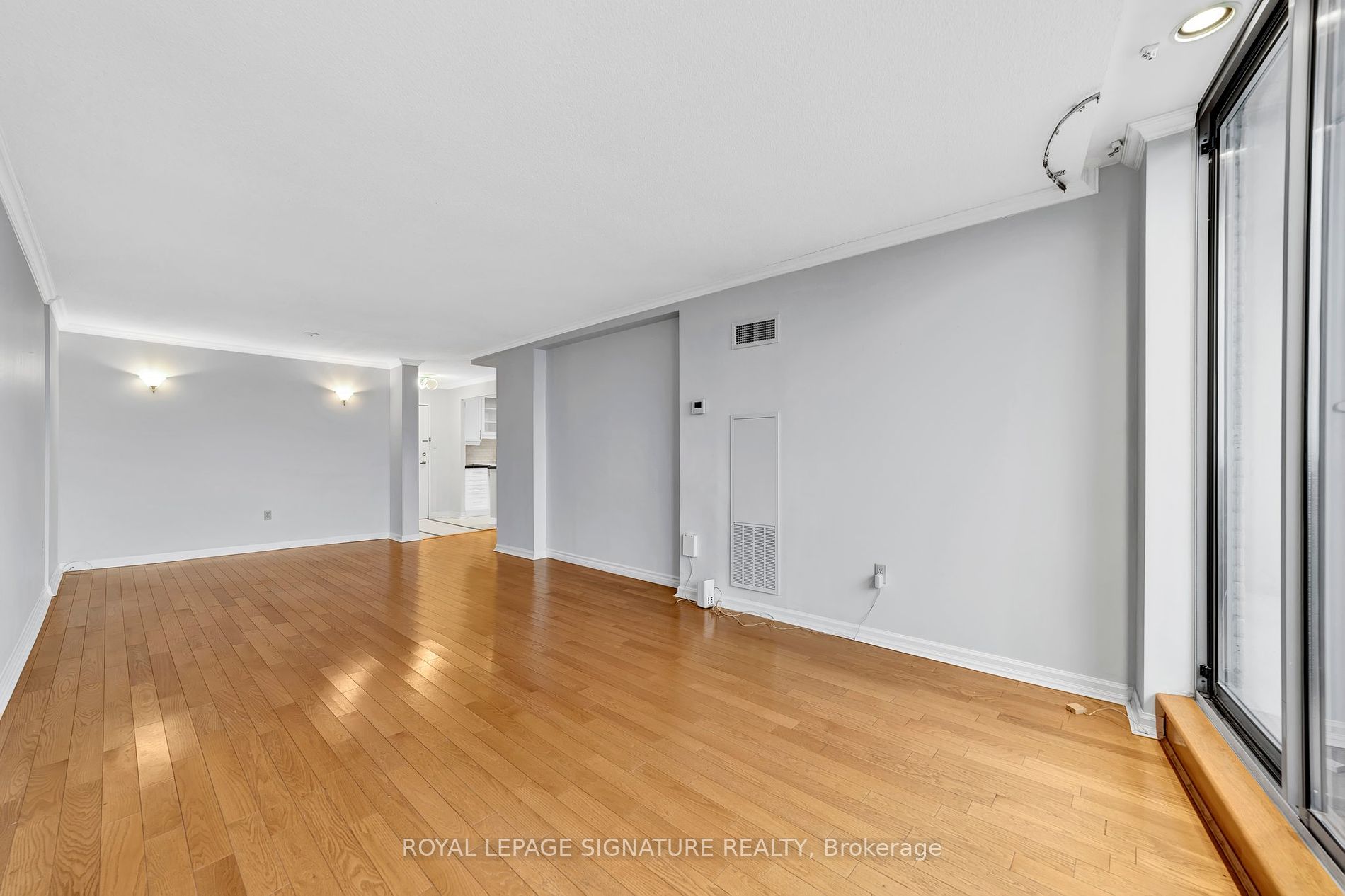 812 Burnhamthorpe Rd, #Ph04