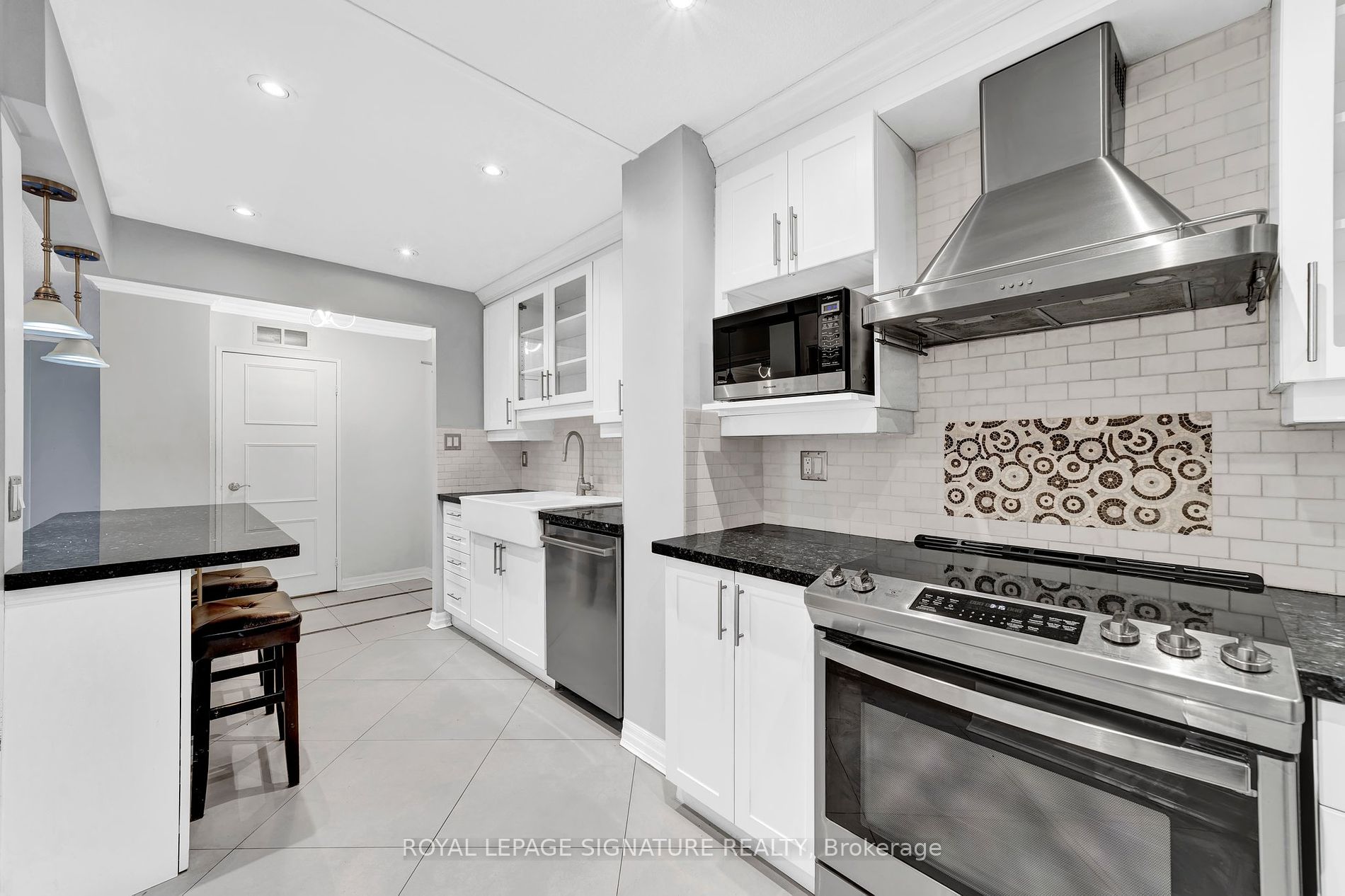 812 Burnhamthorpe Rd, #Ph04