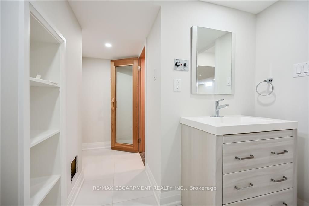 21 Chetholme Pl