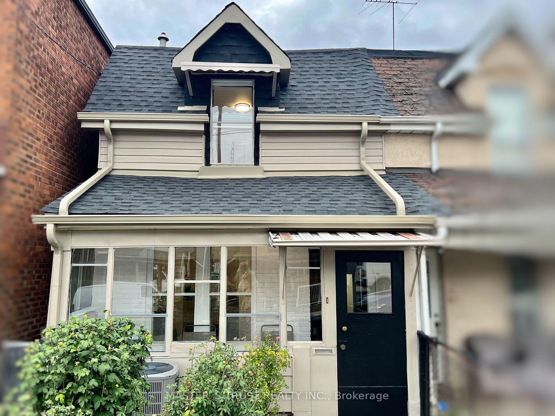 1454 Dufferin Street