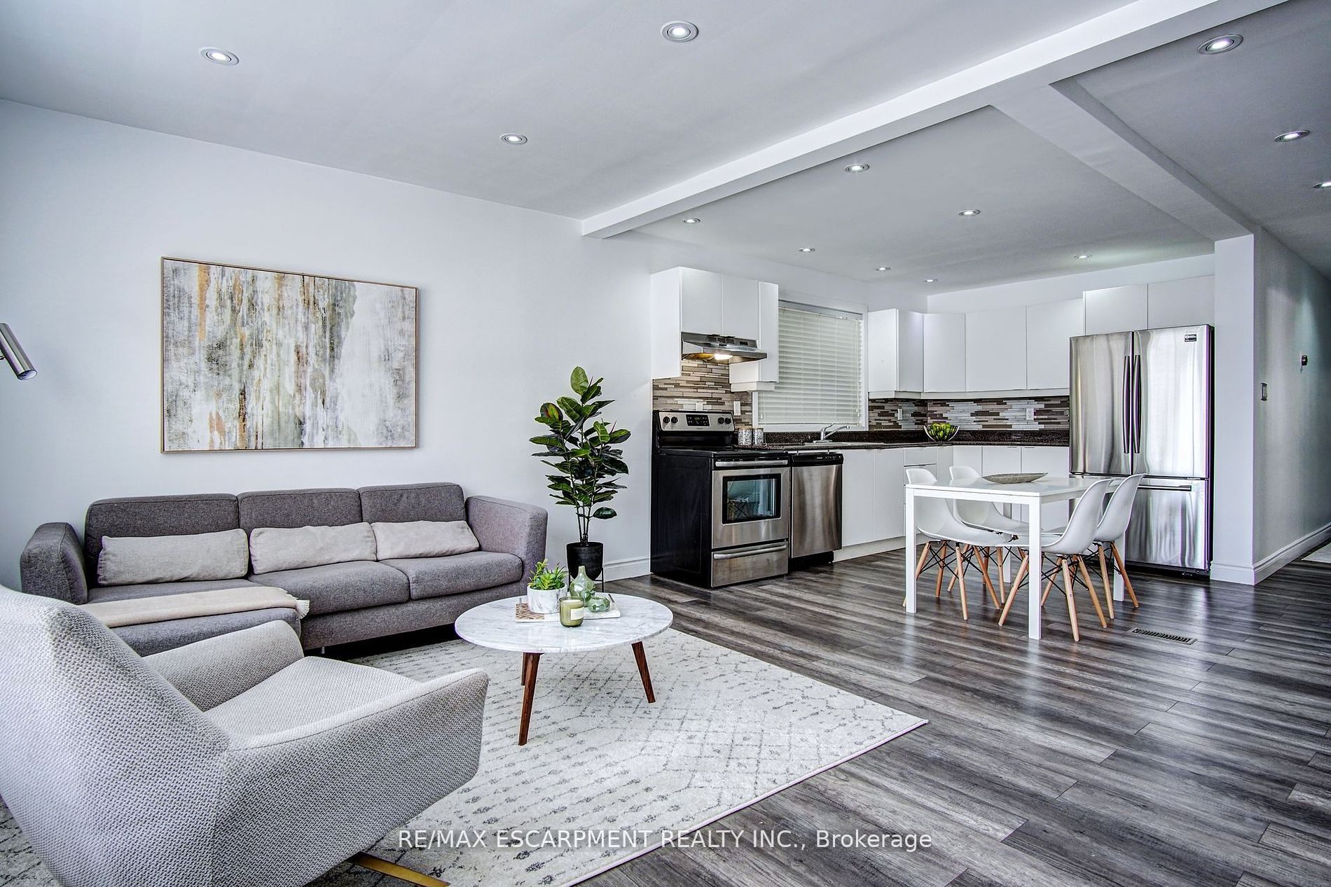 376 Lakeshore Rd W