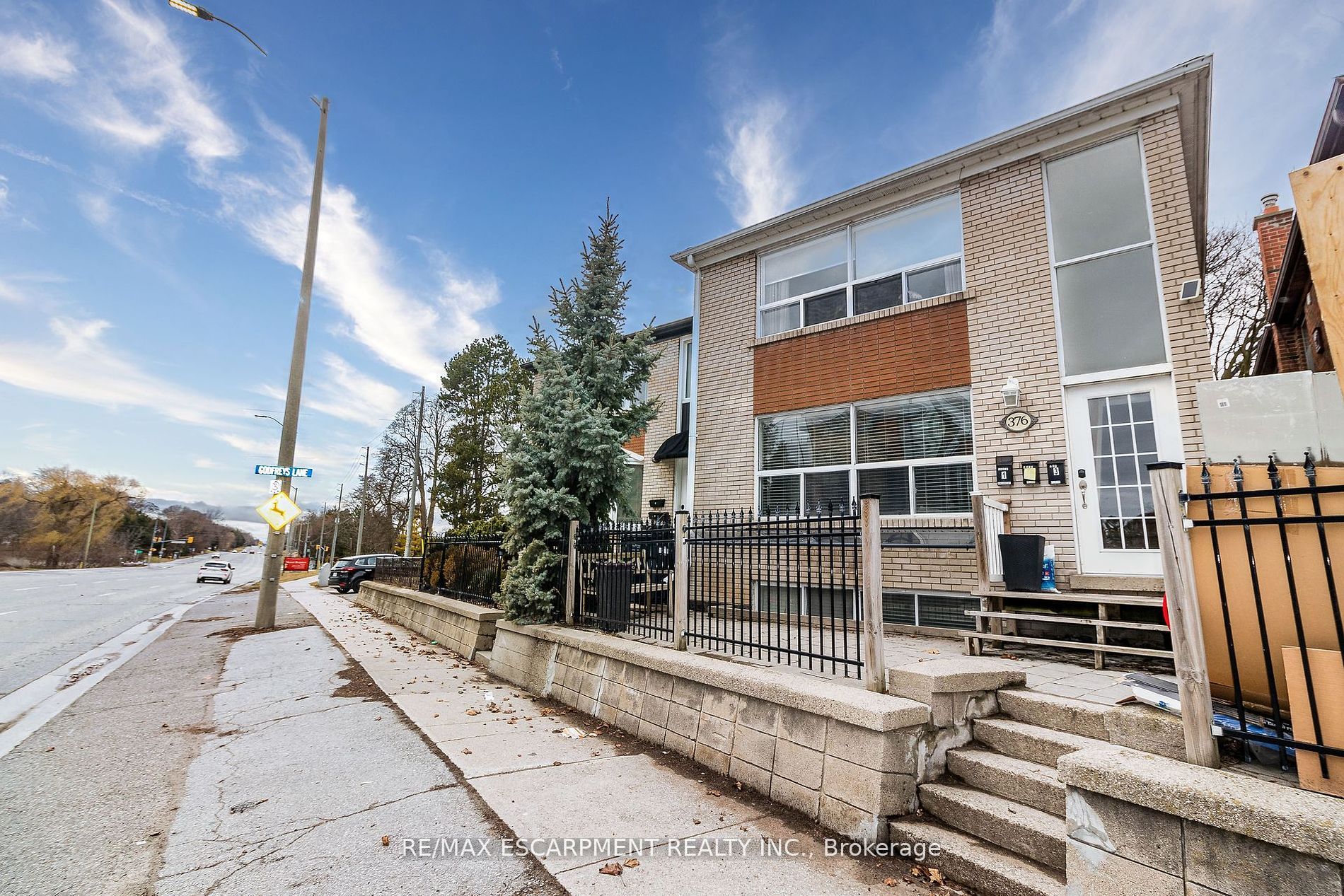 376 Lakeshore Rd W