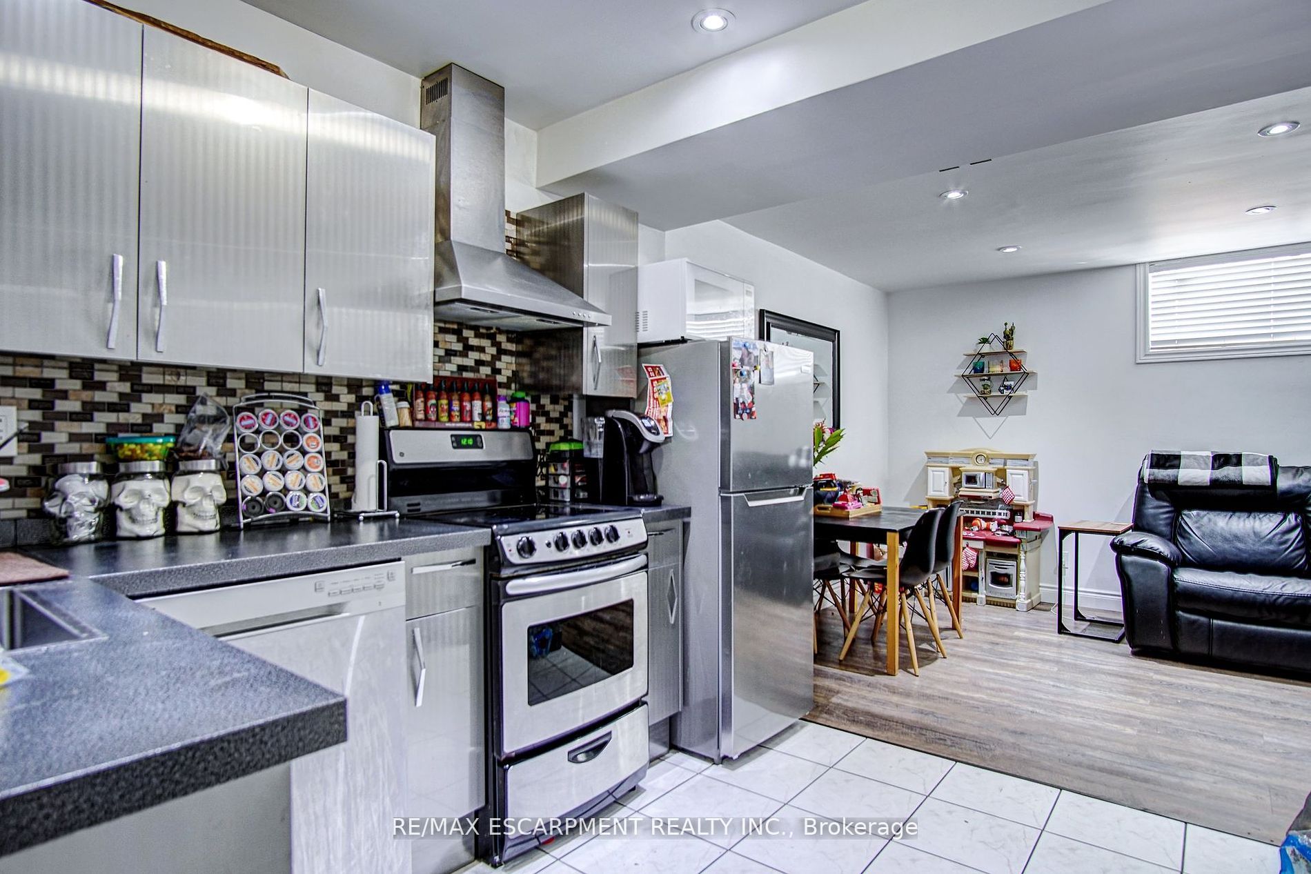 376 Lakeshore Rd W