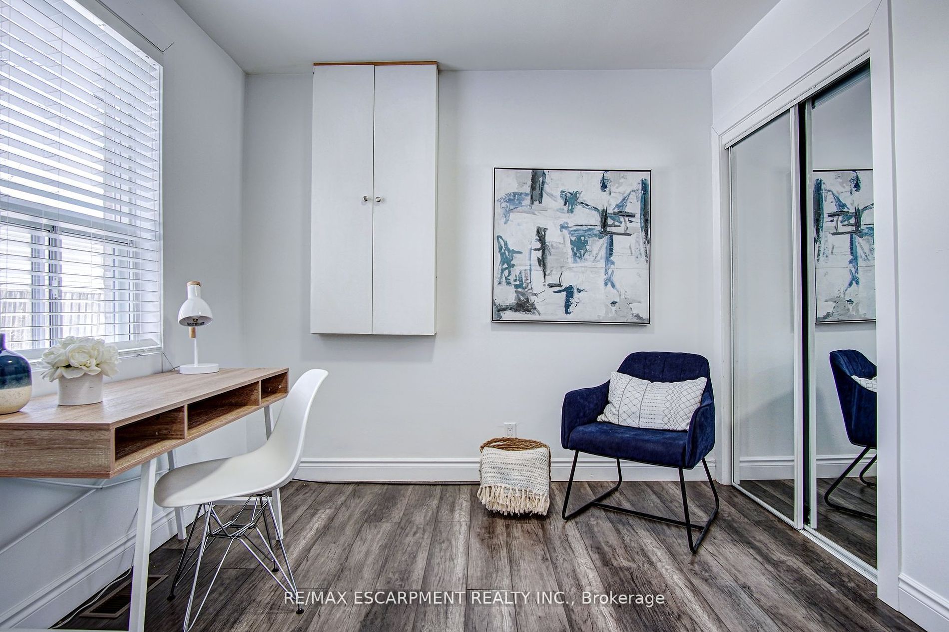 376 Lakeshore Rd W