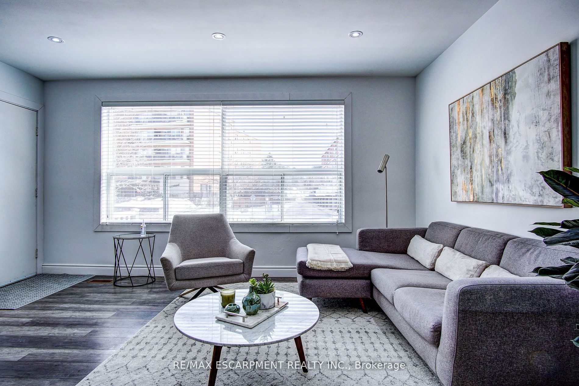 376 Lakeshore Rd W