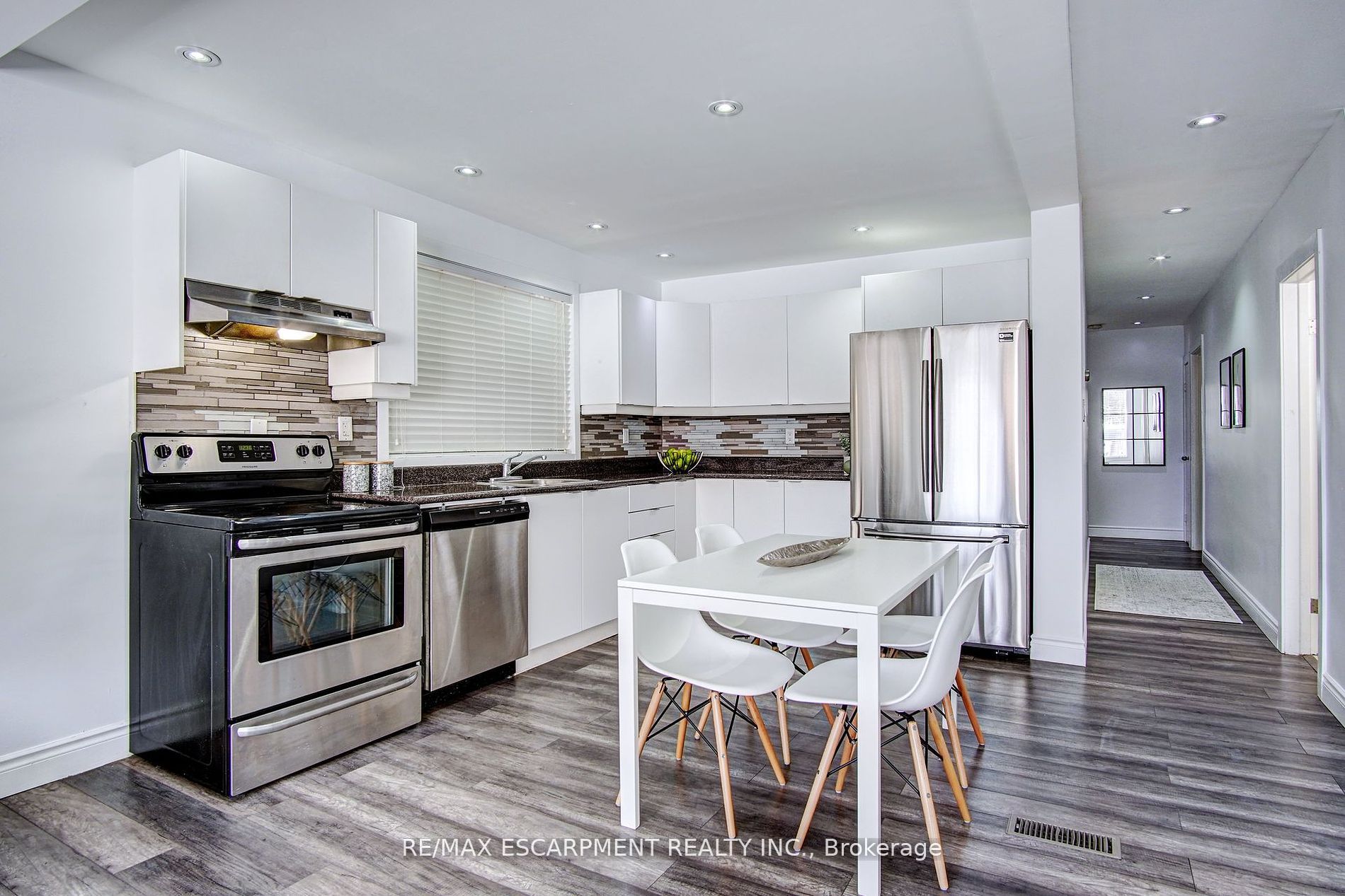 376 Lakeshore Rd W