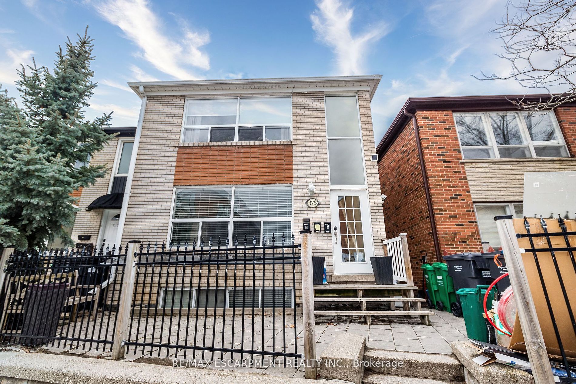 376 Lakeshore Rd W