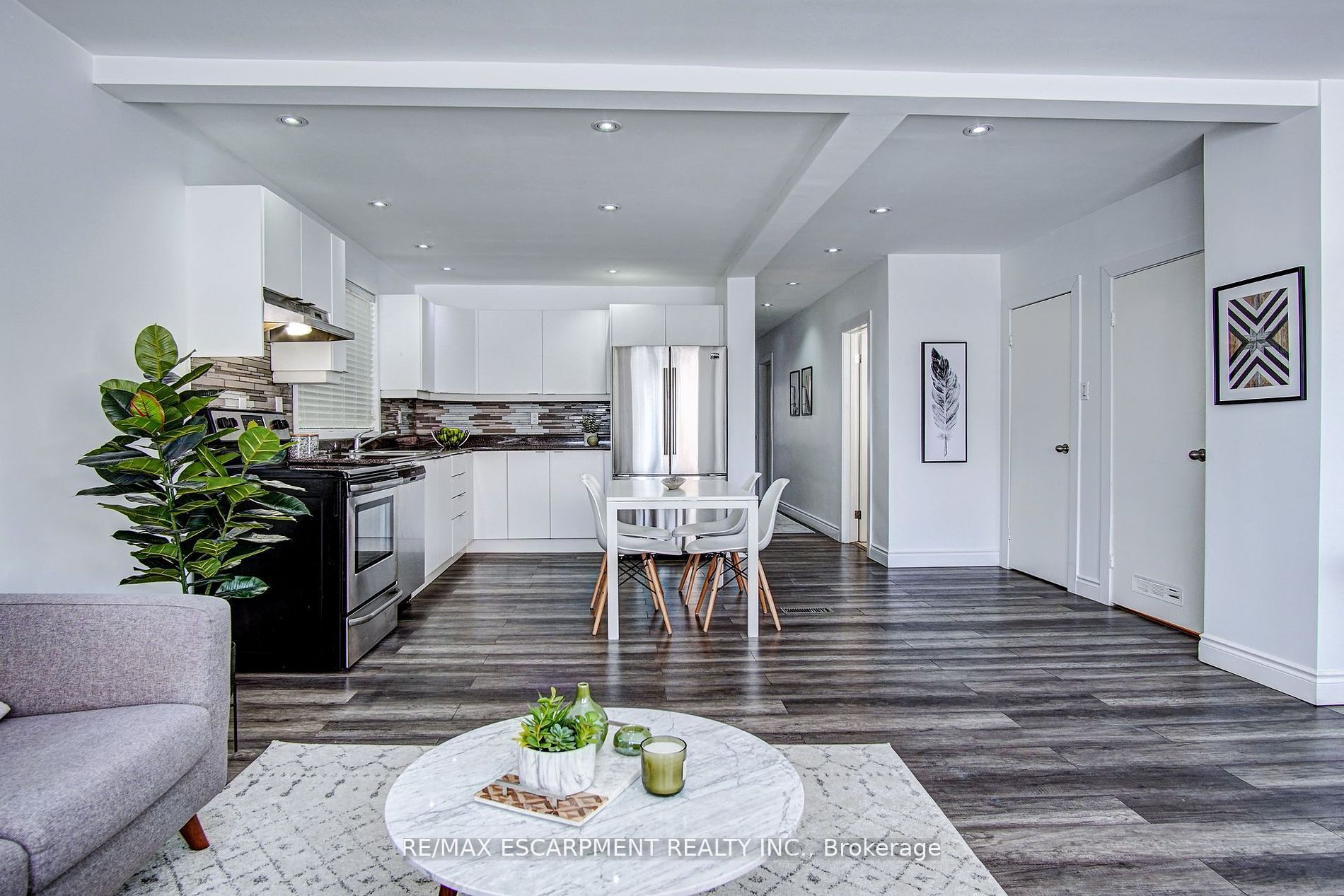 376 Lakeshore Rd W