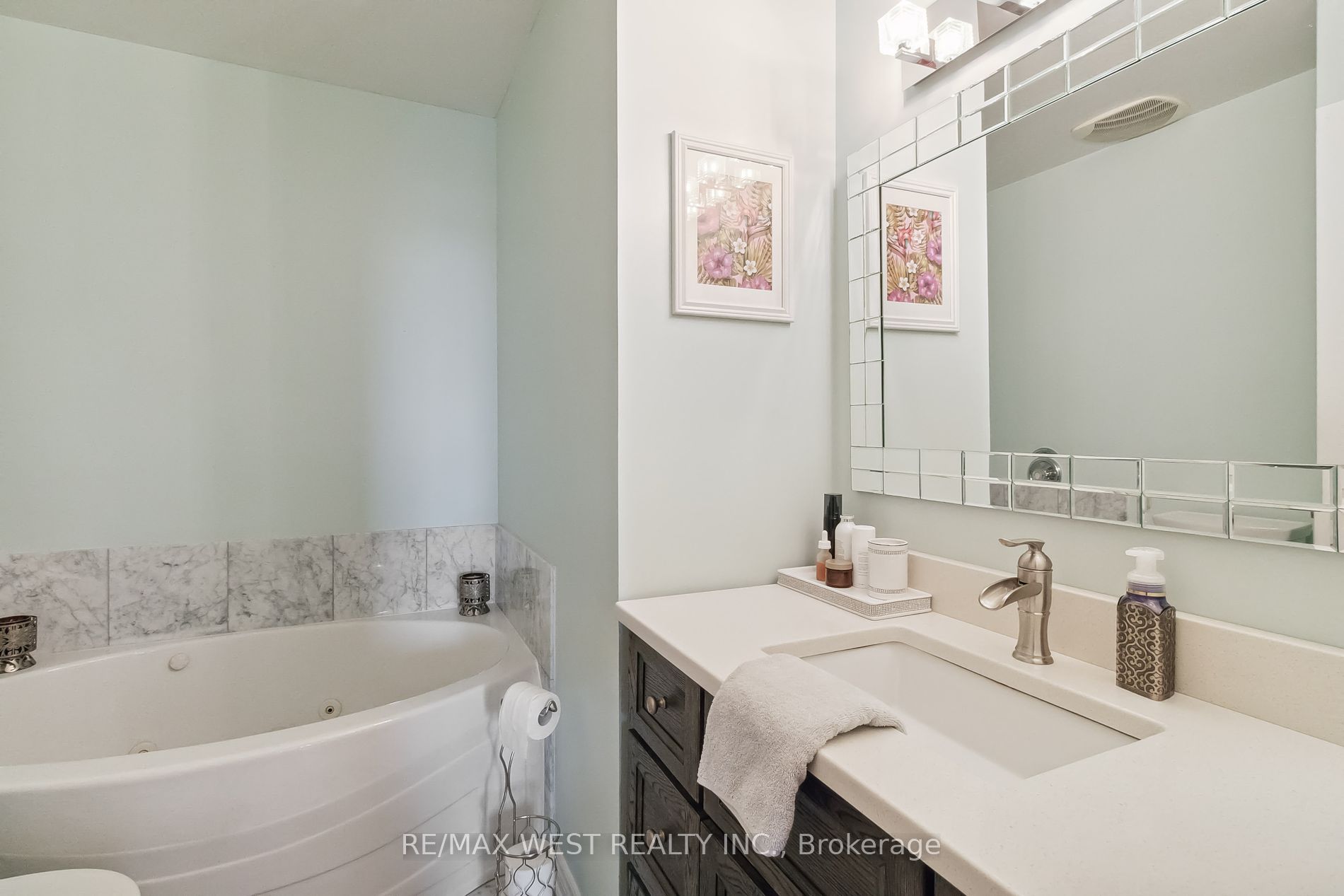 50 Old Mill Road, #905 PH5